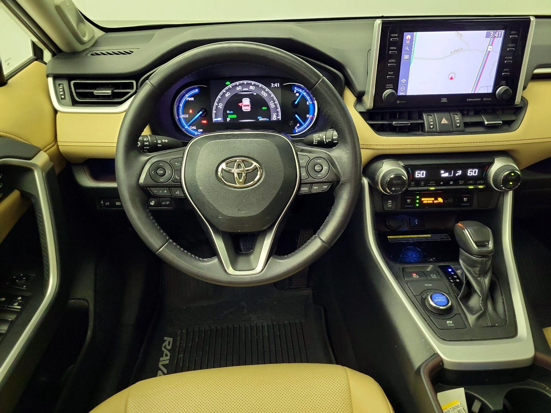 Thumbnail: 2020 Toyota RAV4 - 10