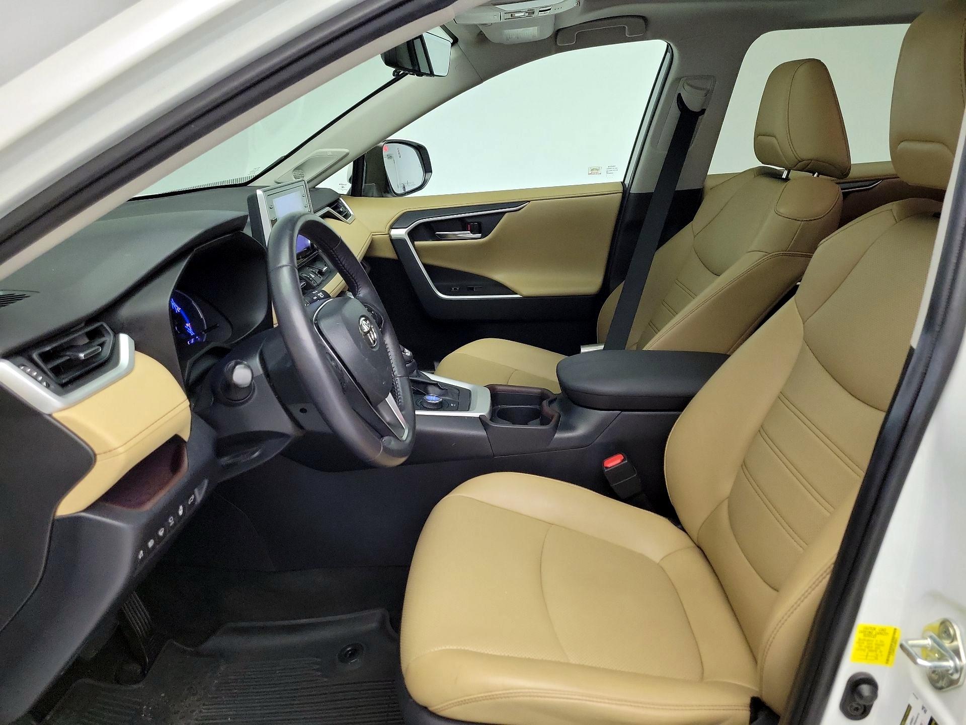 Thumbnail: 2020 Toyota RAV4 - 11