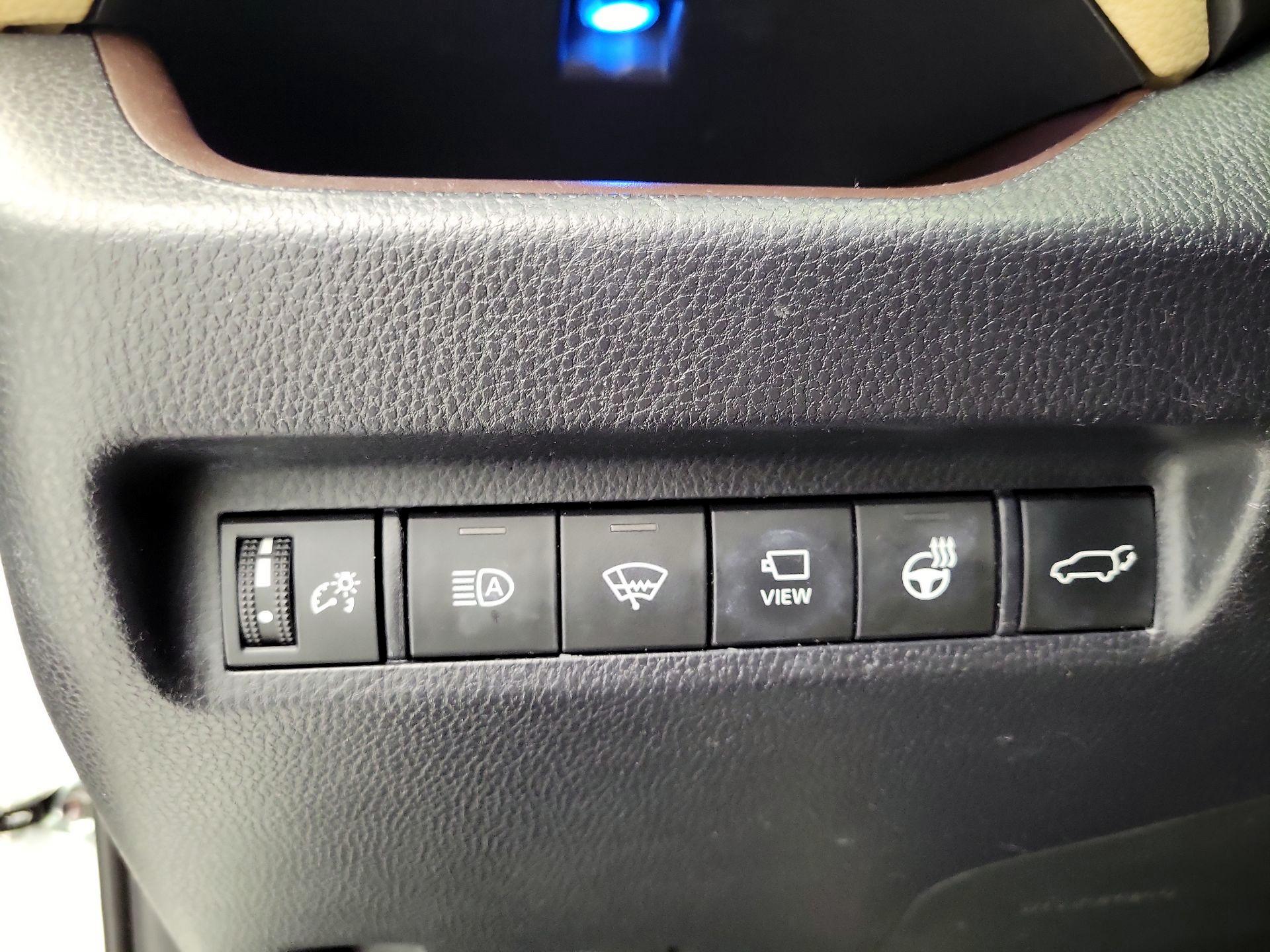 Thumbnail: 2020 Toyota RAV4 - 13