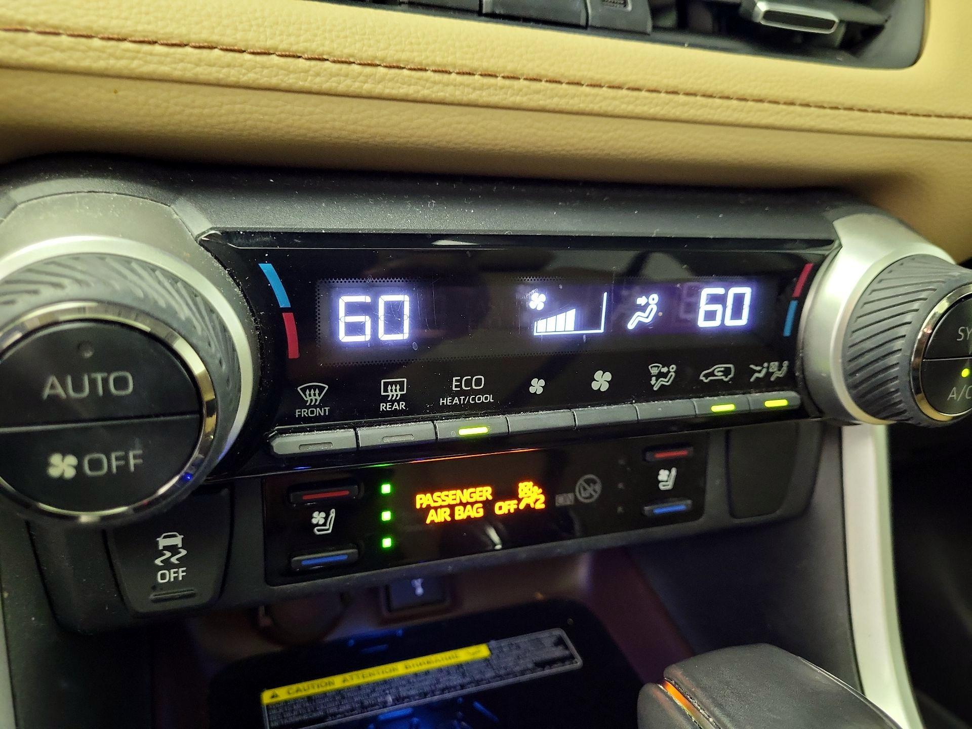 Thumbnail: 2020 Toyota RAV4 - 17
