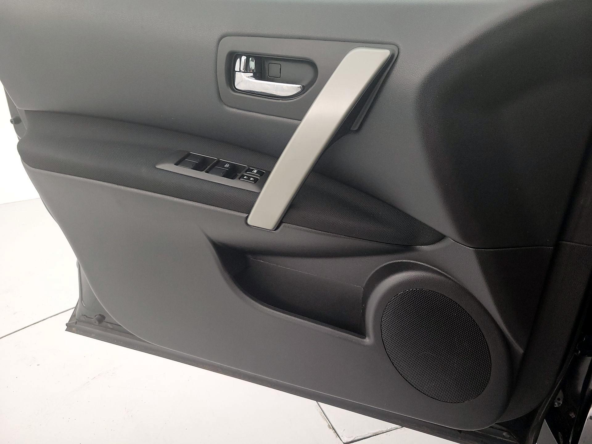 Thumbnail: 2015 Nissan Rogue - 12