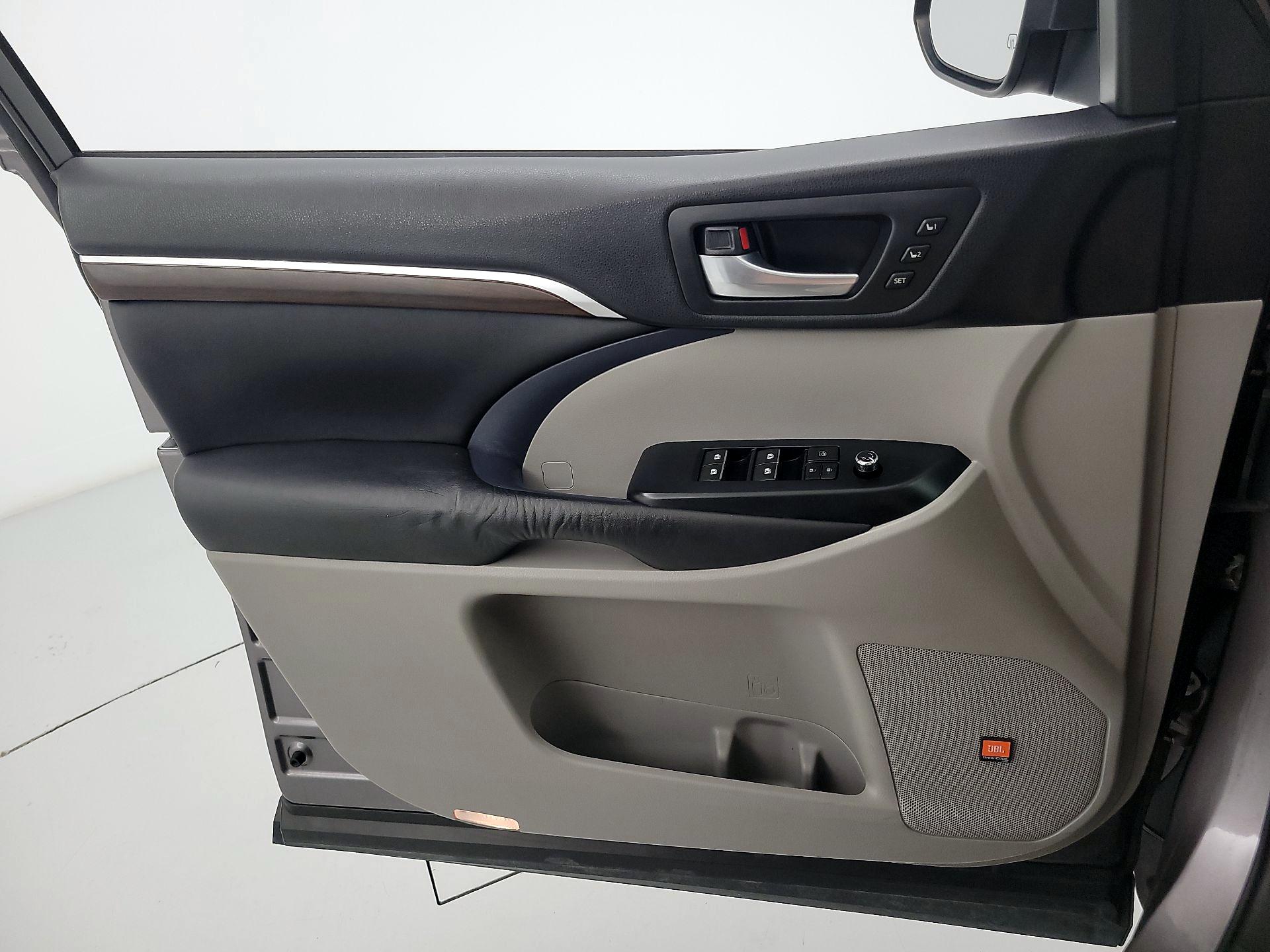Thumbnail: 2016 Toyota Highlander - 12