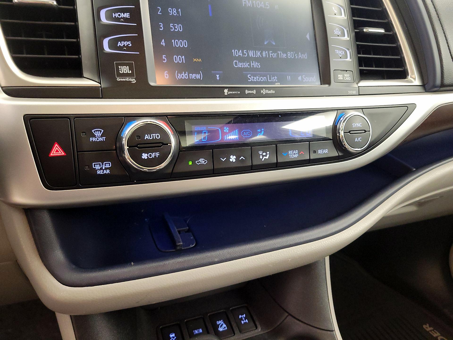 Thumbnail: 2016 Toyota Highlander - 17