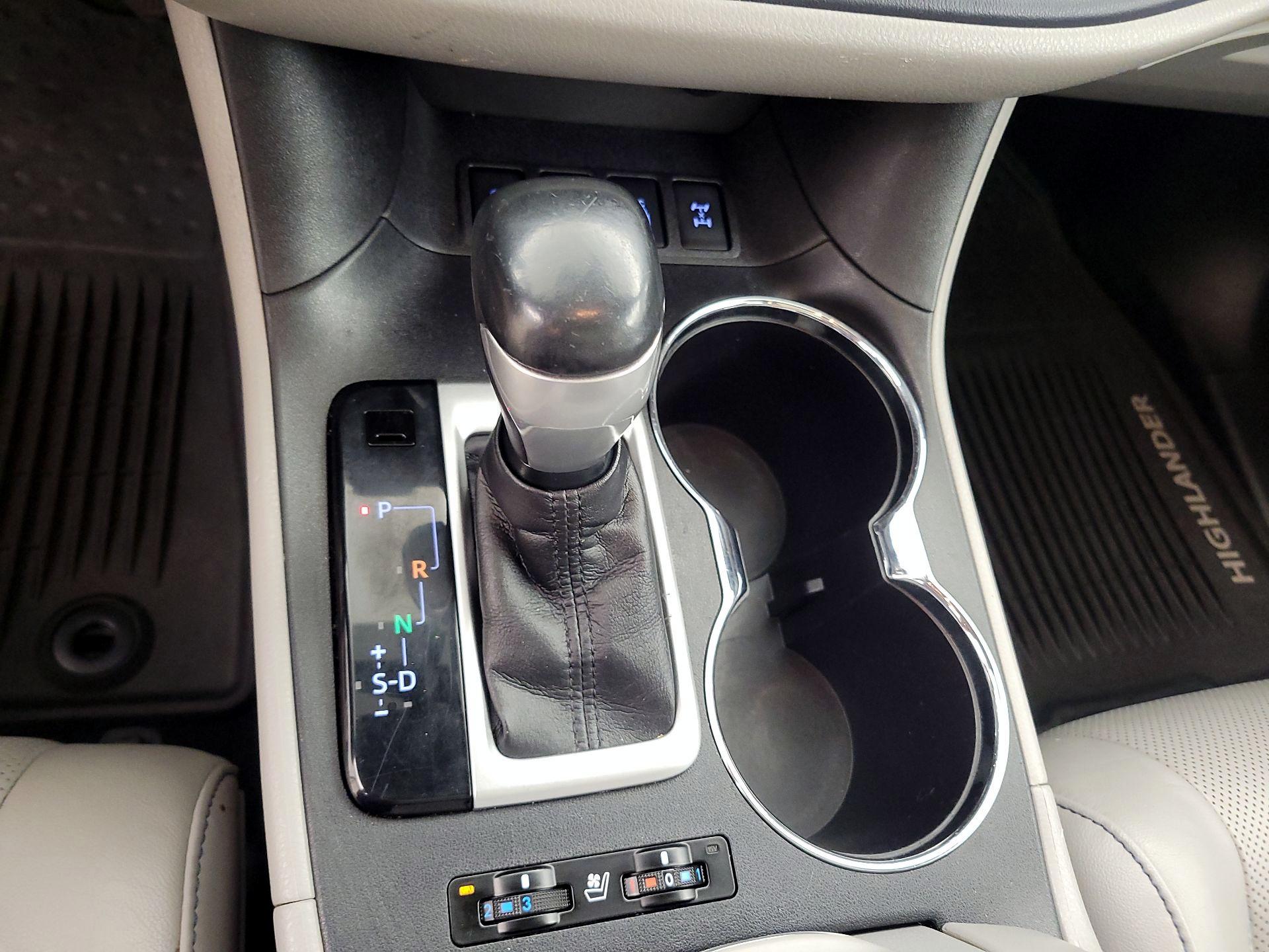 Thumbnail: 2016 Toyota Highlander - 18