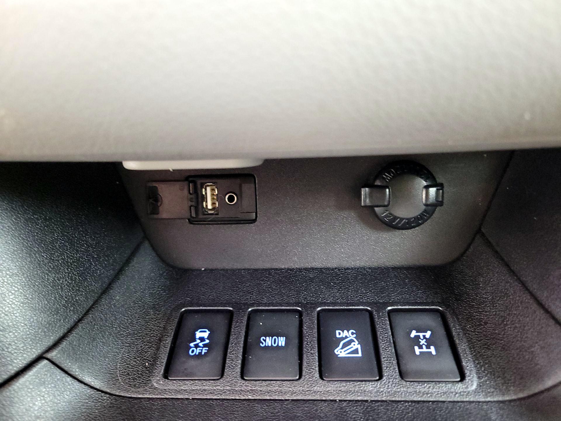 Thumbnail: 2016 Toyota Highlander - 19