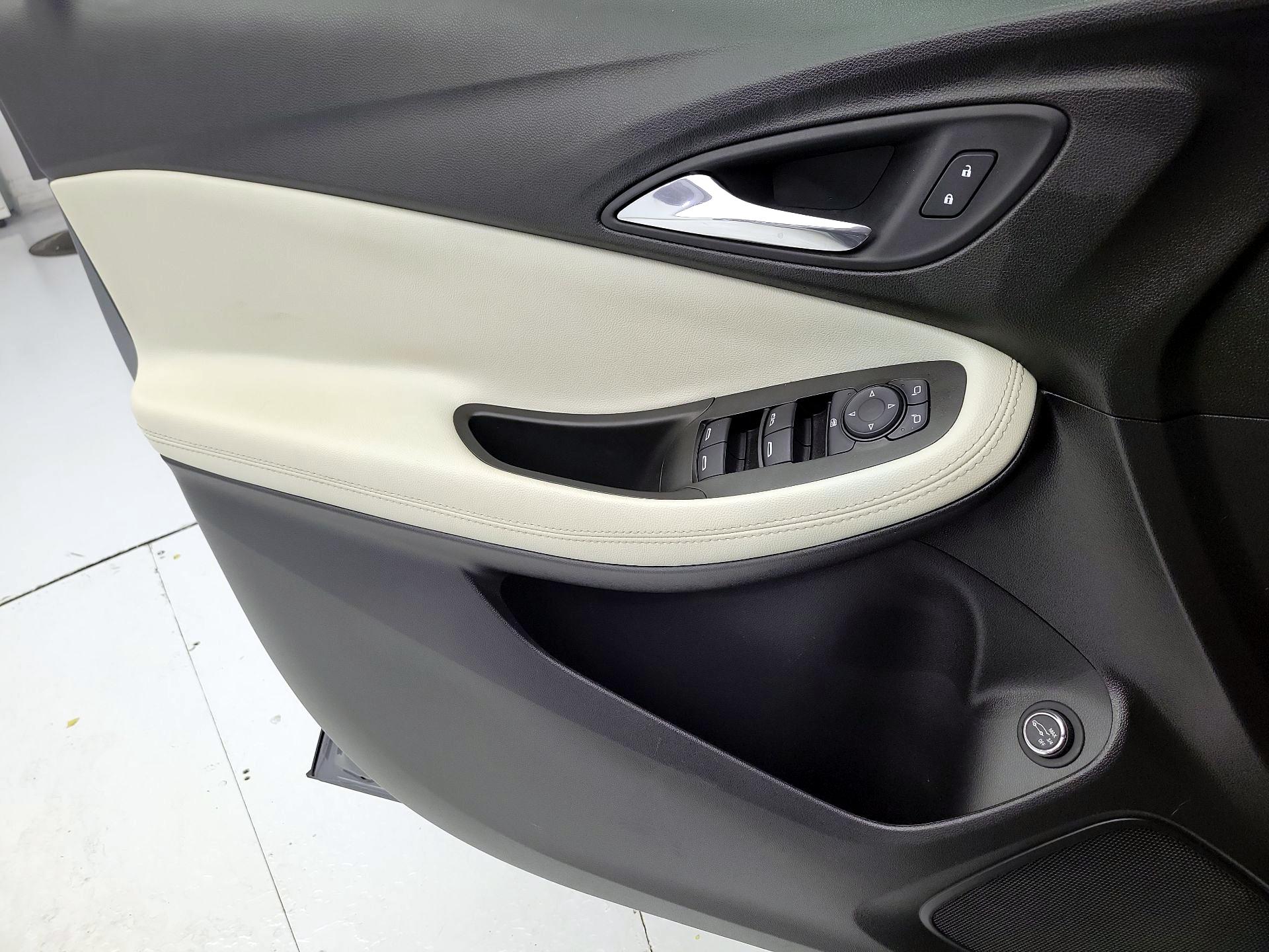 Thumbnail: 2021 Buick Encore GX - 12
