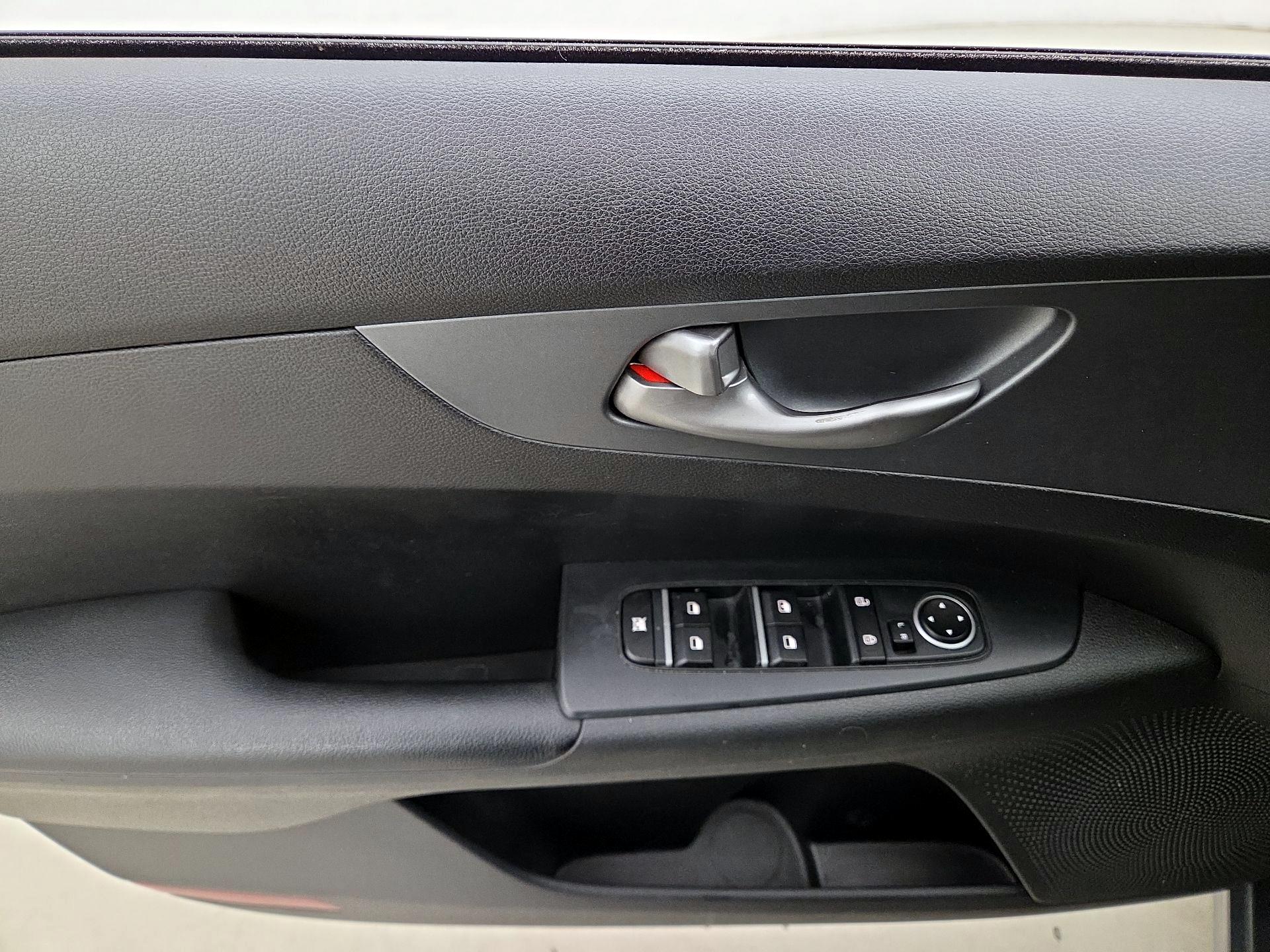 Thumbnail: 2021 Kia Forte - 12