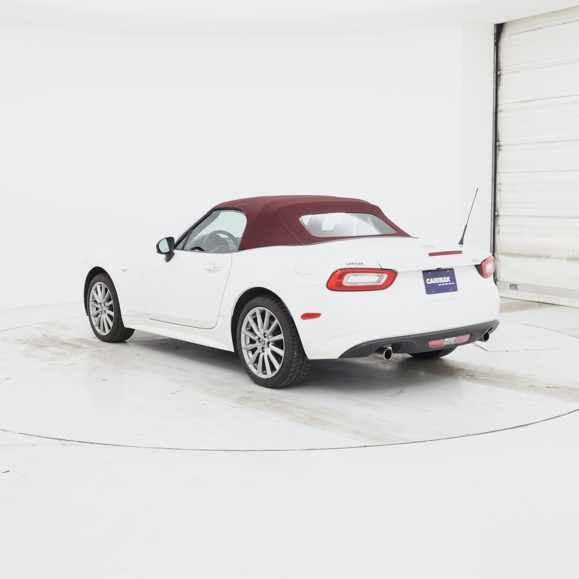 Thumbnail: 2018 Fiat 124 Spider - 2