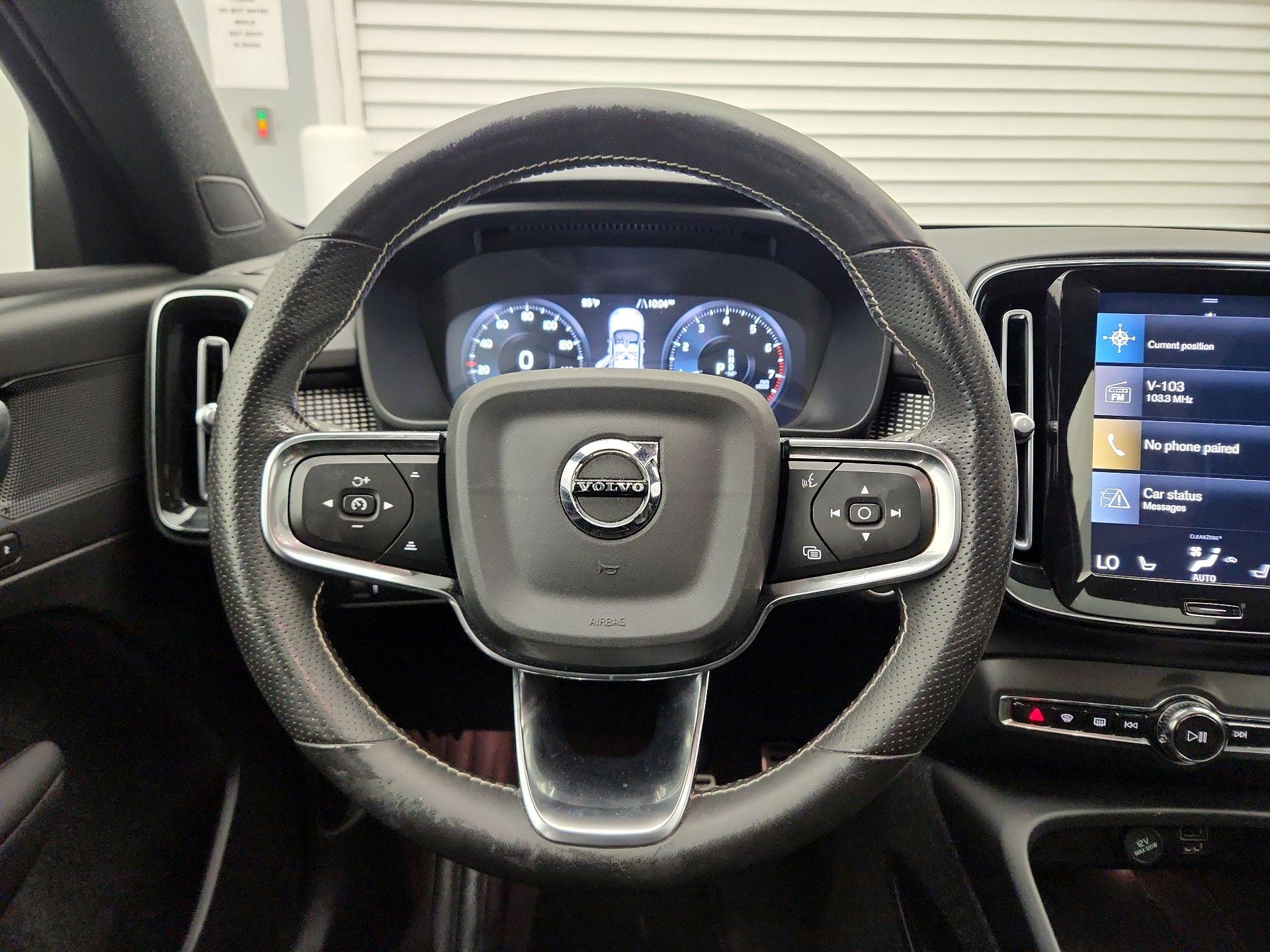 Thumbnail: 2021 Volvo XC40 - 10