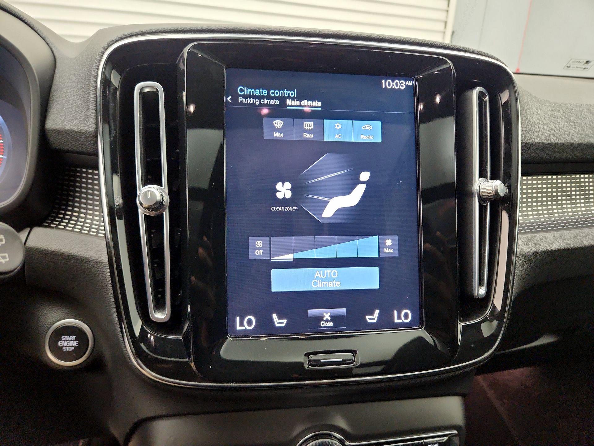 Thumbnail: 2021 Volvo XC40 - 17