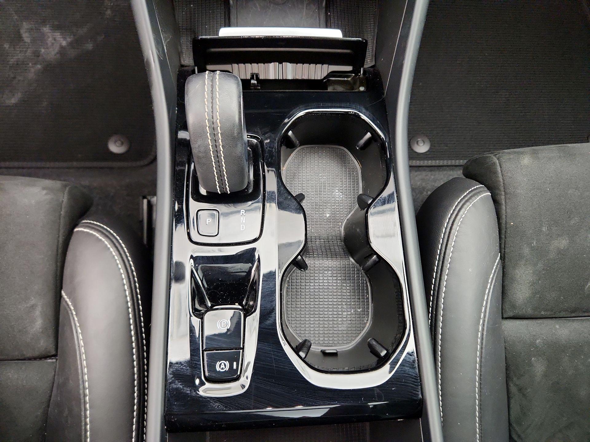 Thumbnail: 2021 Volvo XC40 - 18