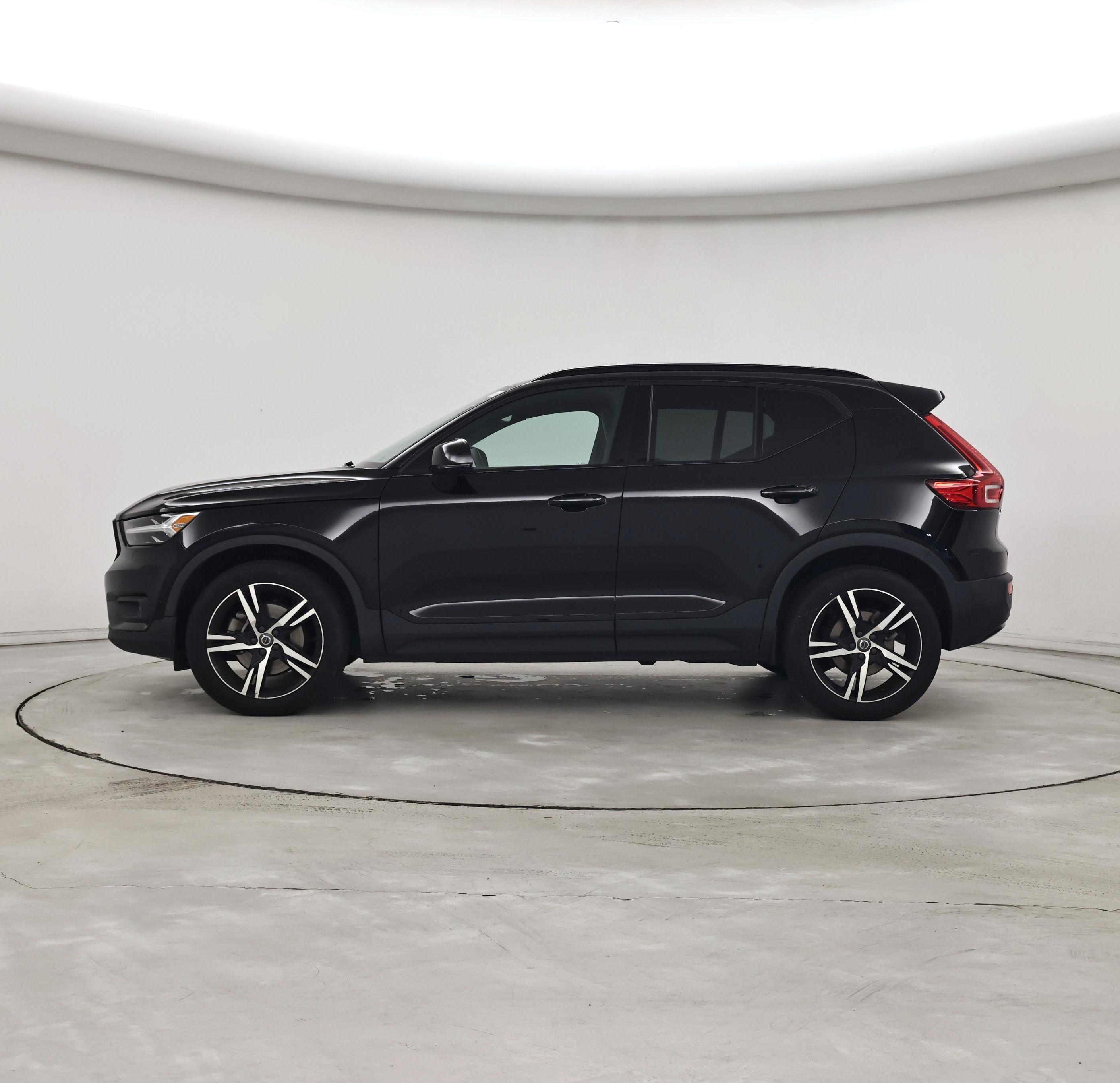 Thumbnail: 2021 Volvo XC40 - 3