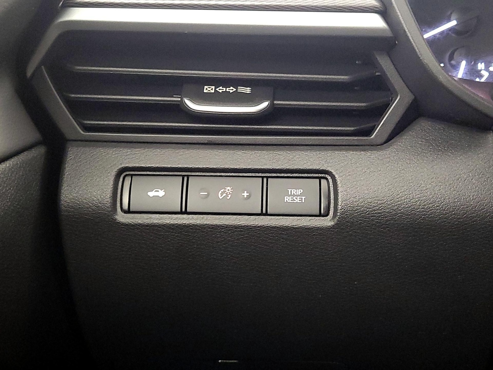 2023 Nissan Altima SR - Photo 14