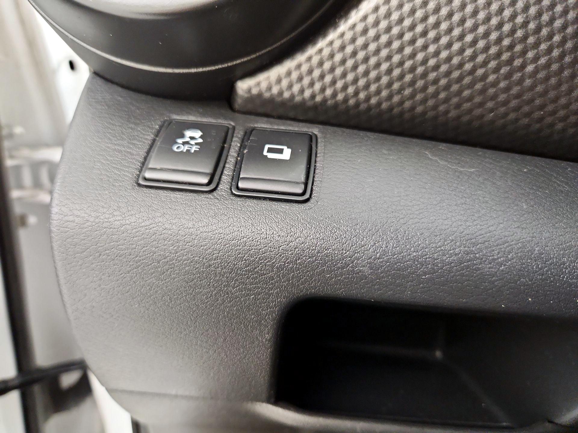 Thumbnail: 2018 Nissan Kicks - 13