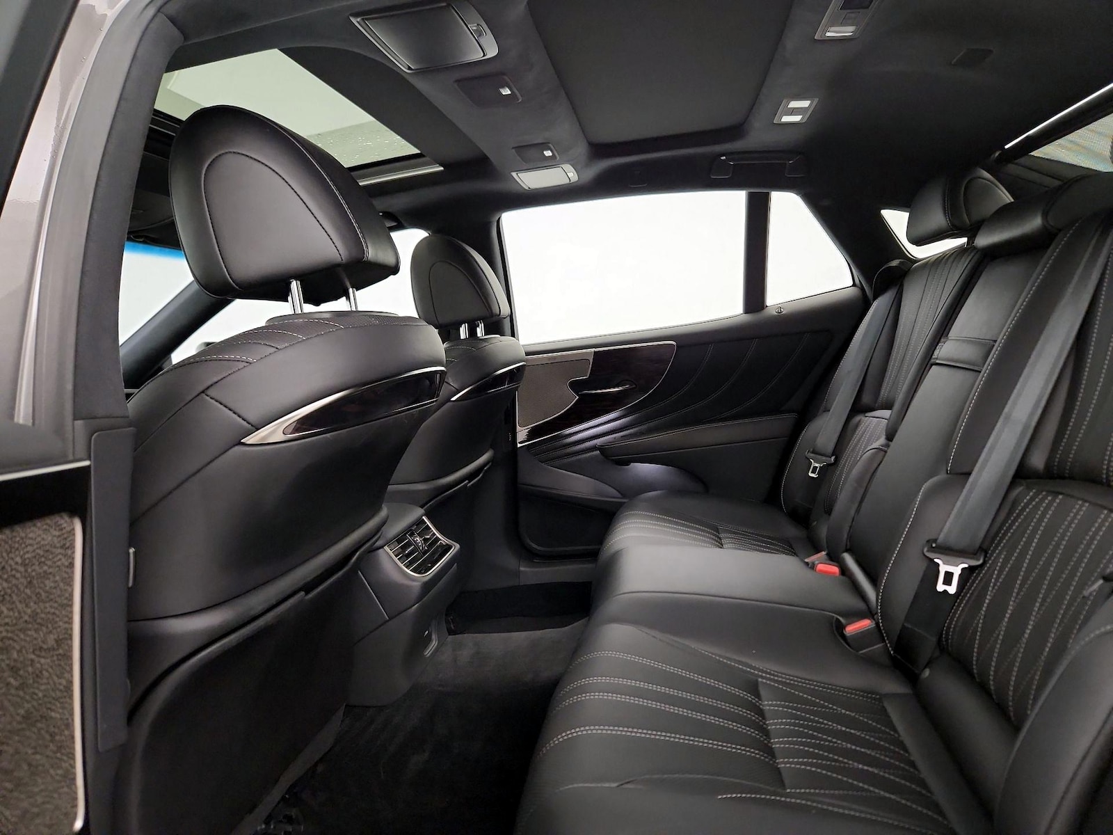 2022 Lexus LS Base - Photo 20