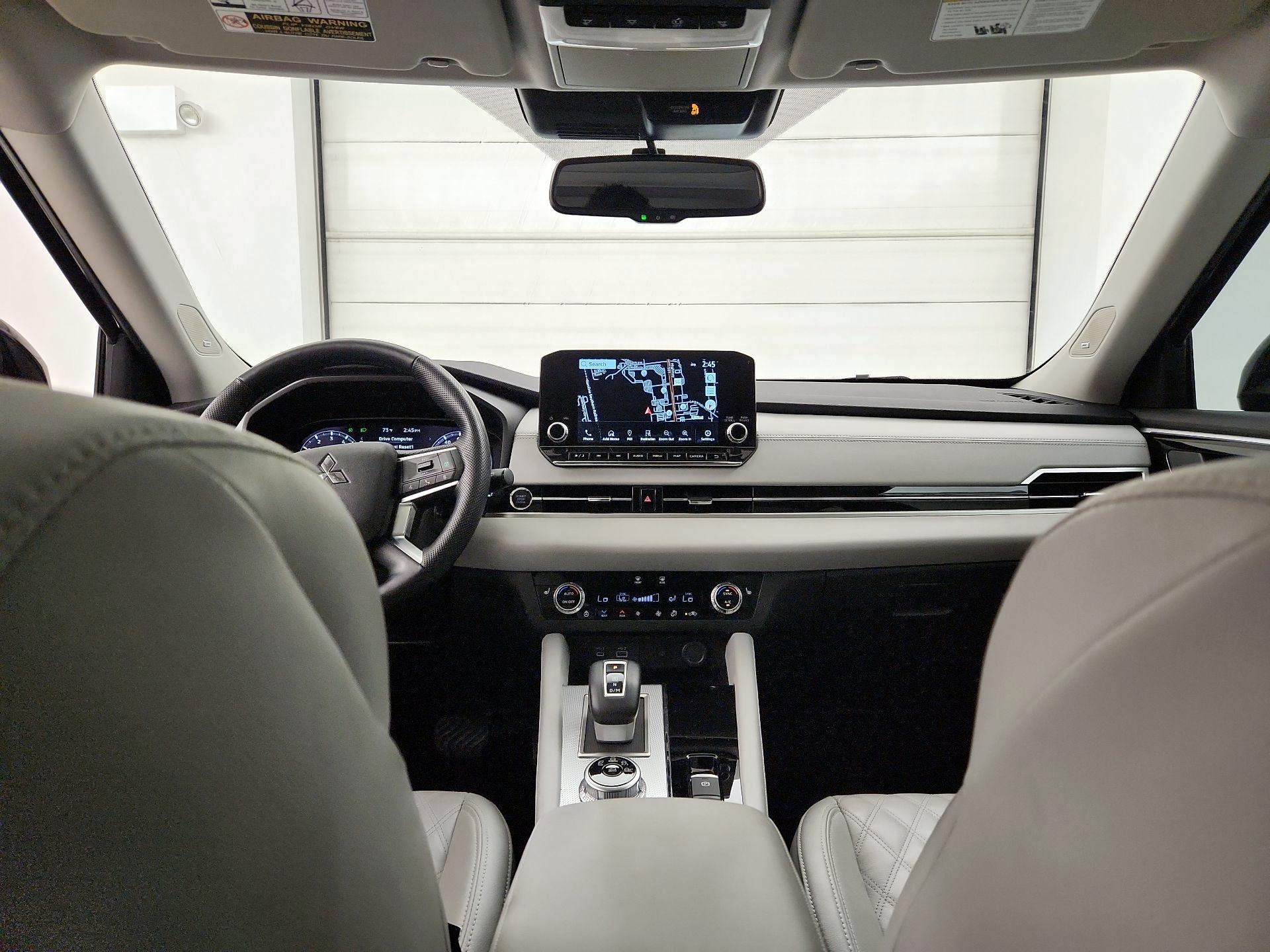 Thumbnail: 2023 Mitsubishi Outlander - 9