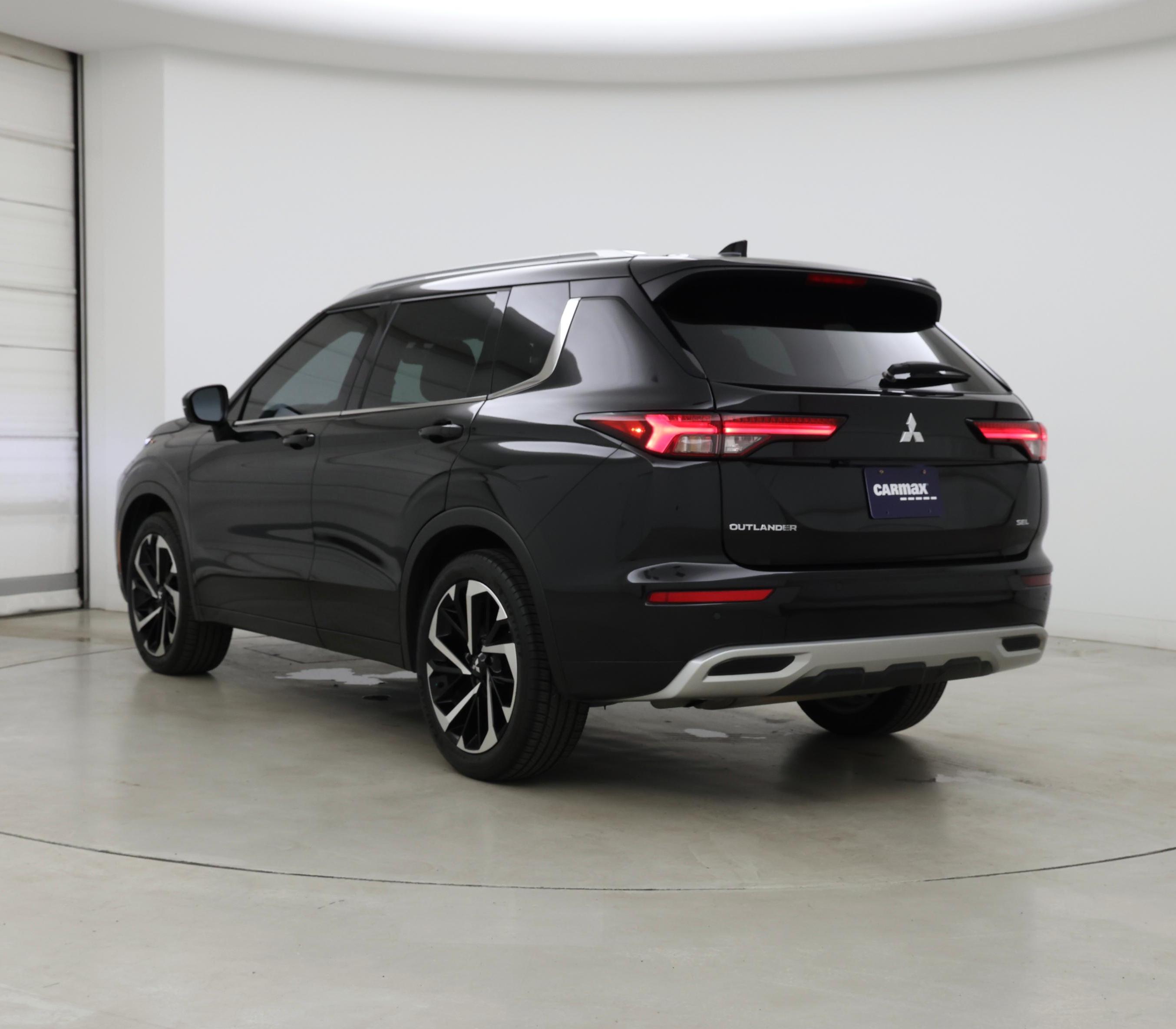 Thumbnail: 2023 Mitsubishi Outlander - 2