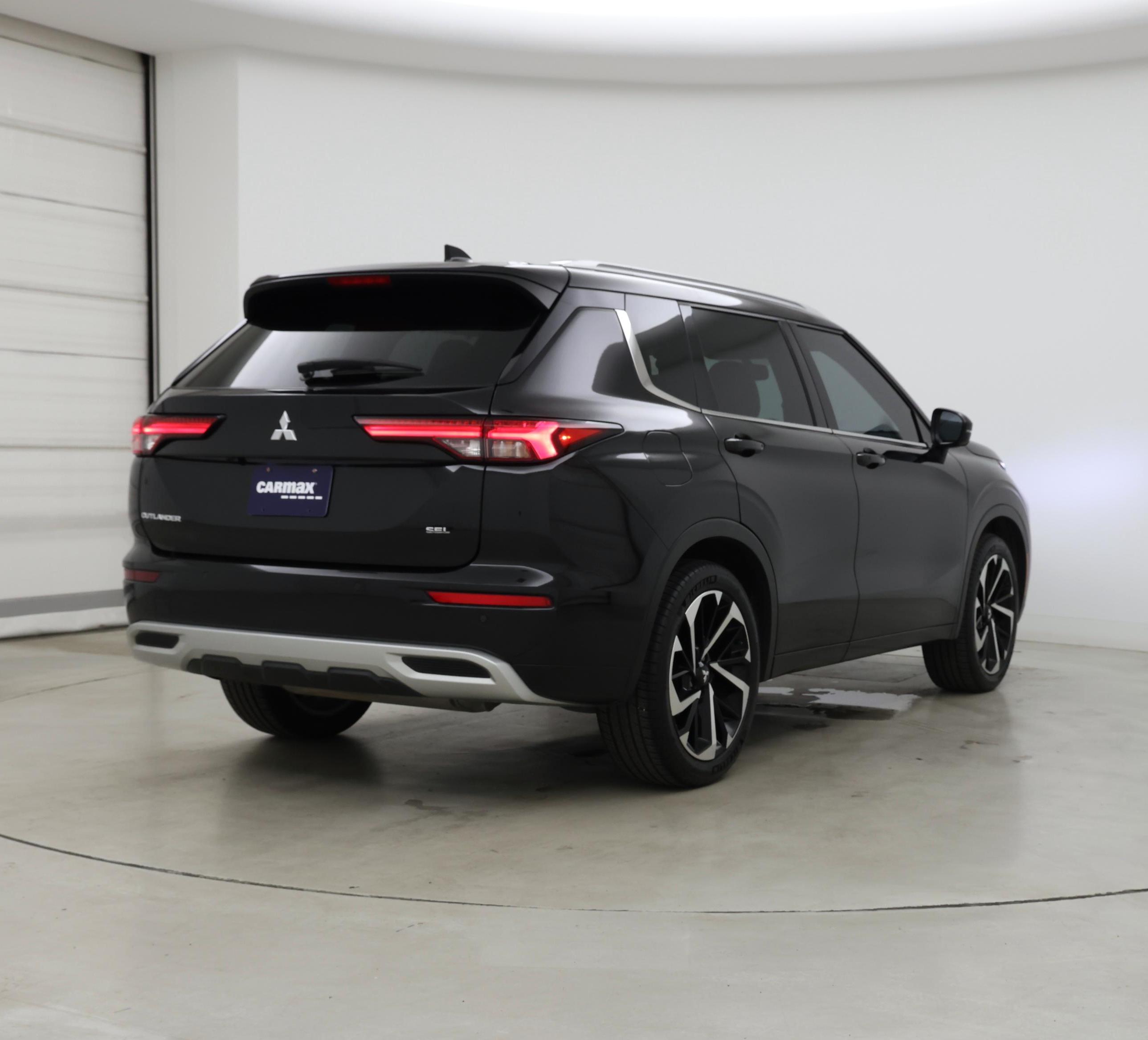 Thumbnail: 2023 Mitsubishi Outlander - 8