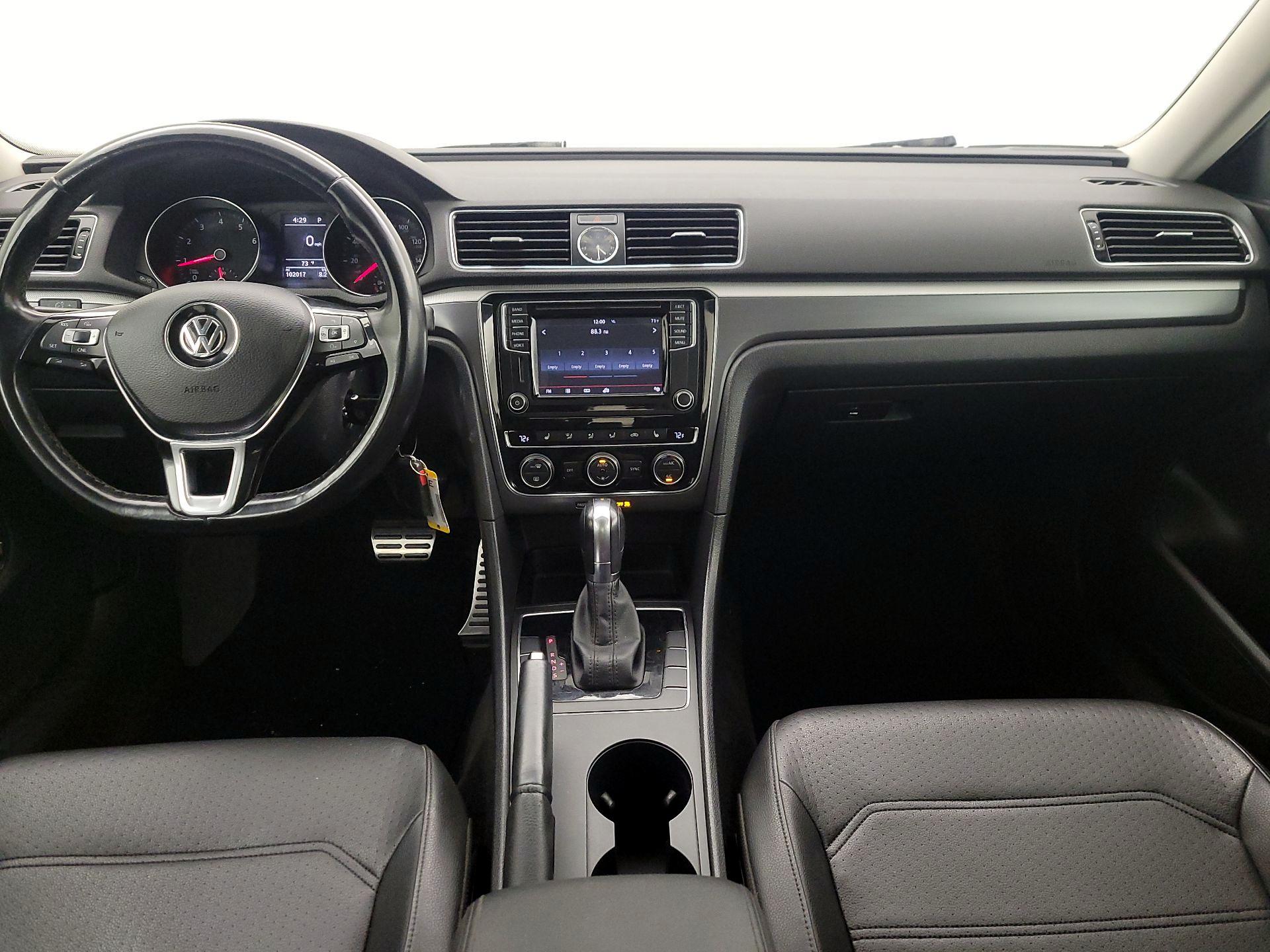 Thumbnail: 2017 Volkswagen Passat - 9
