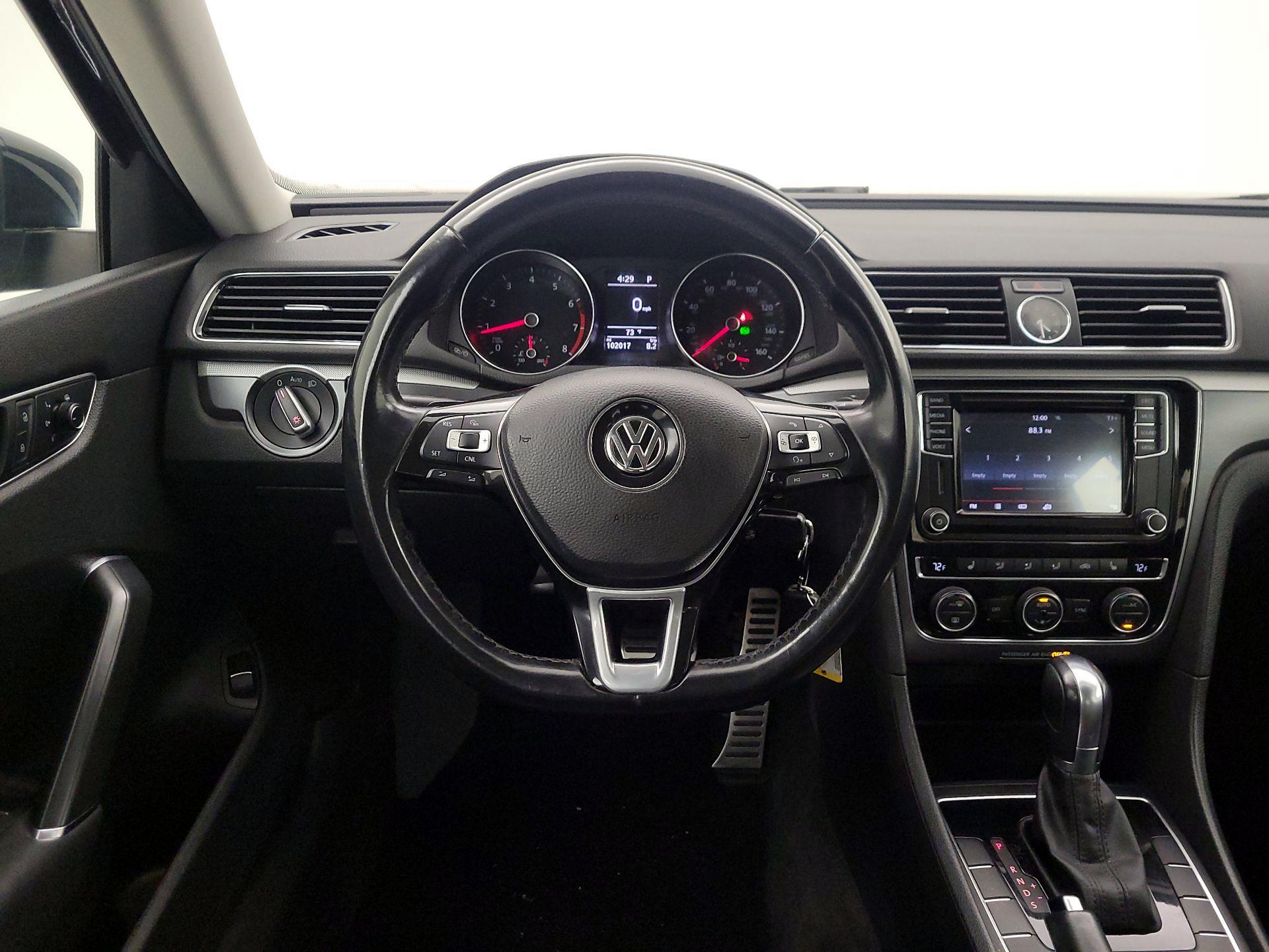 Thumbnail: 2017 Volkswagen Passat - 10
