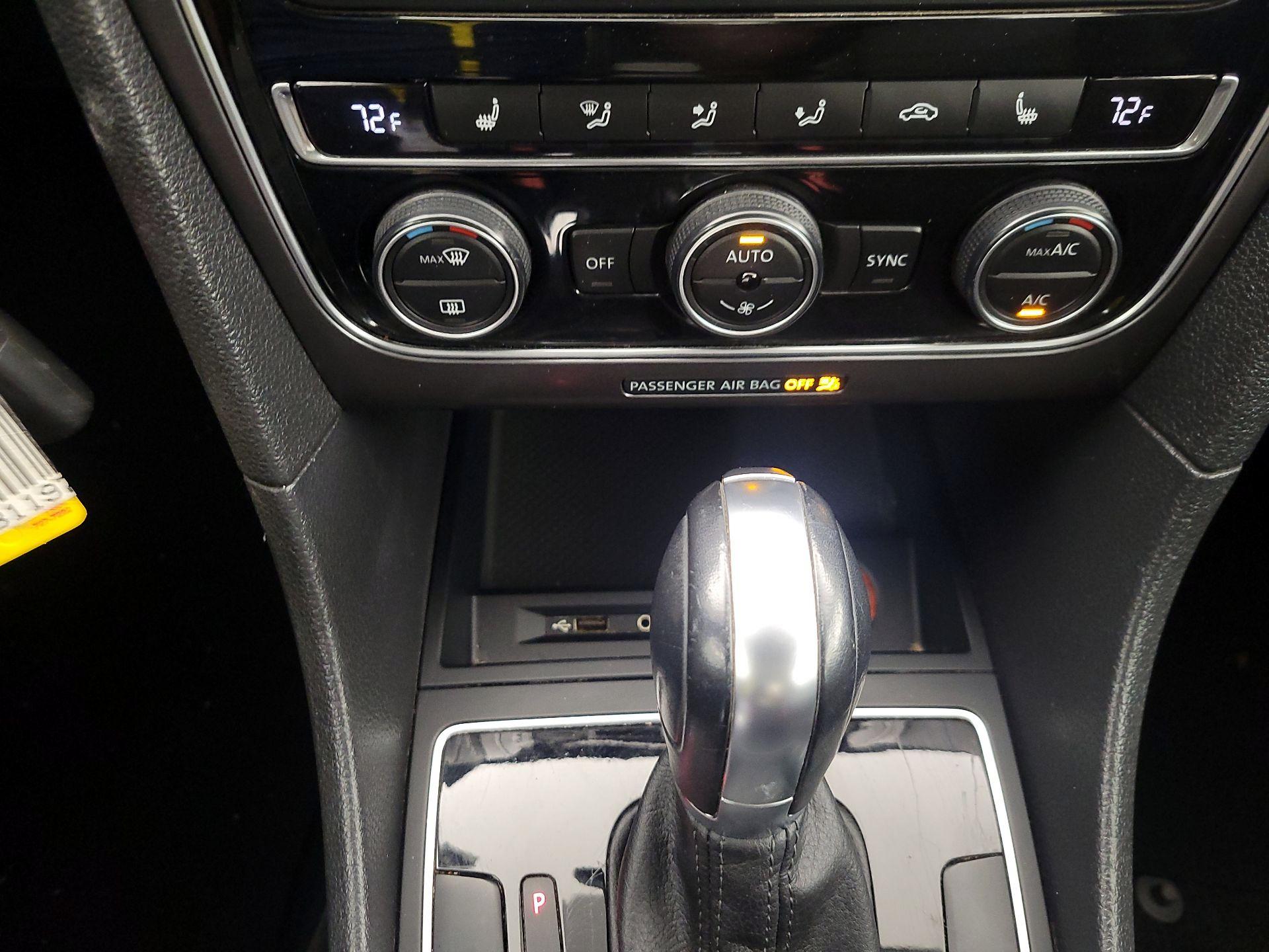 Thumbnail: 2017 Volkswagen Passat - 16
