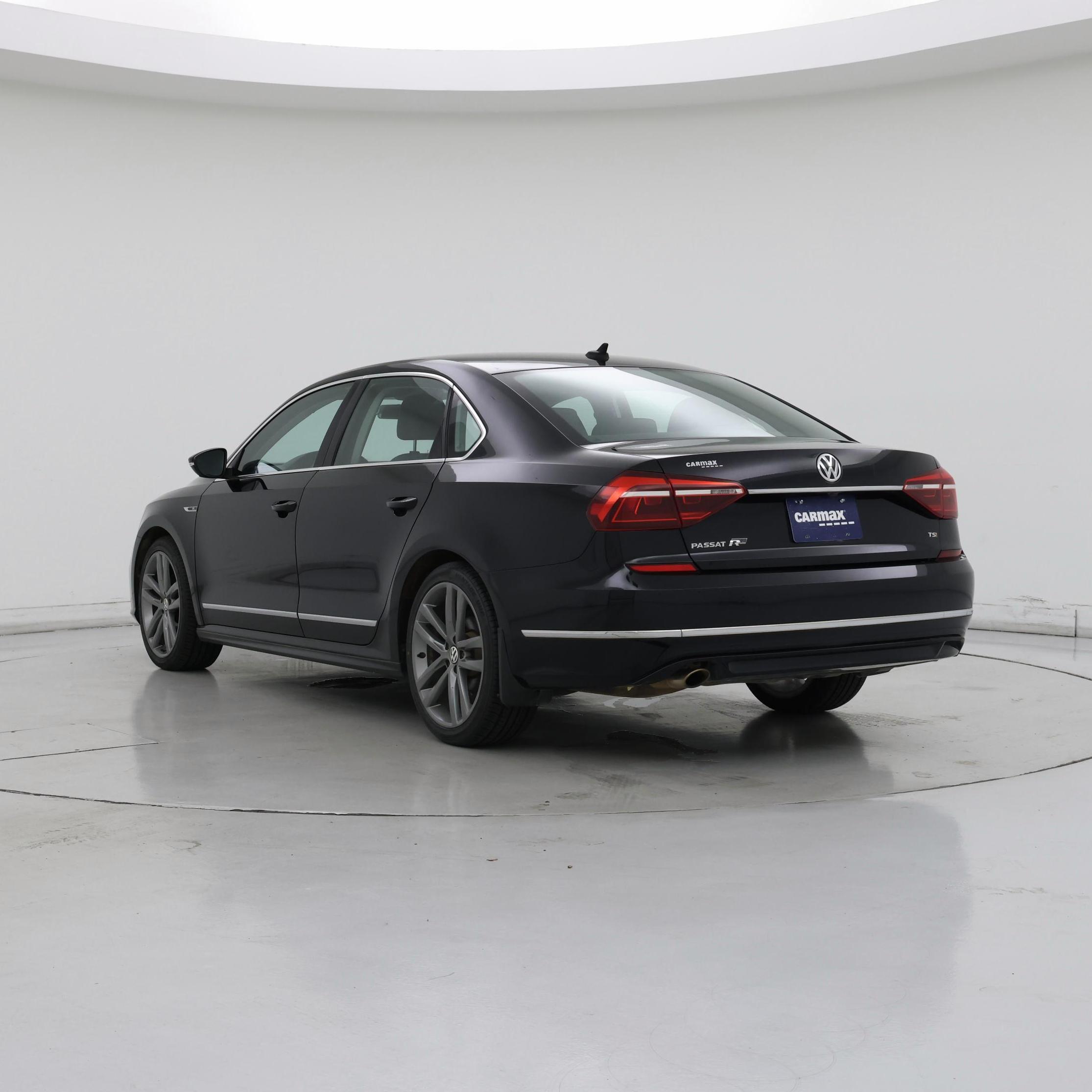 Thumbnail: 2017 Volkswagen Passat - 2