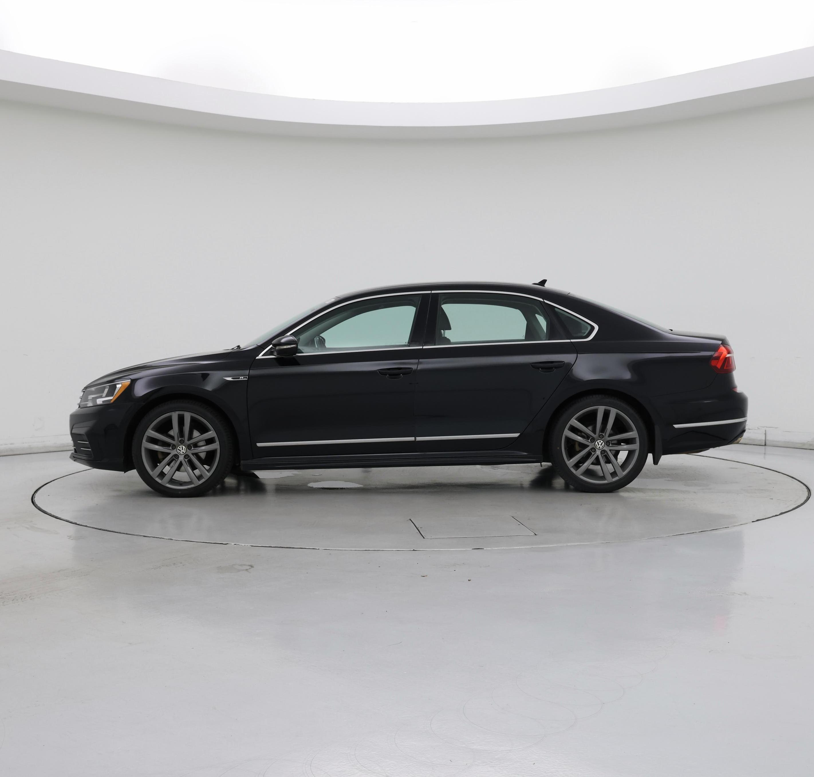 Thumbnail: 2017 Volkswagen Passat - 3