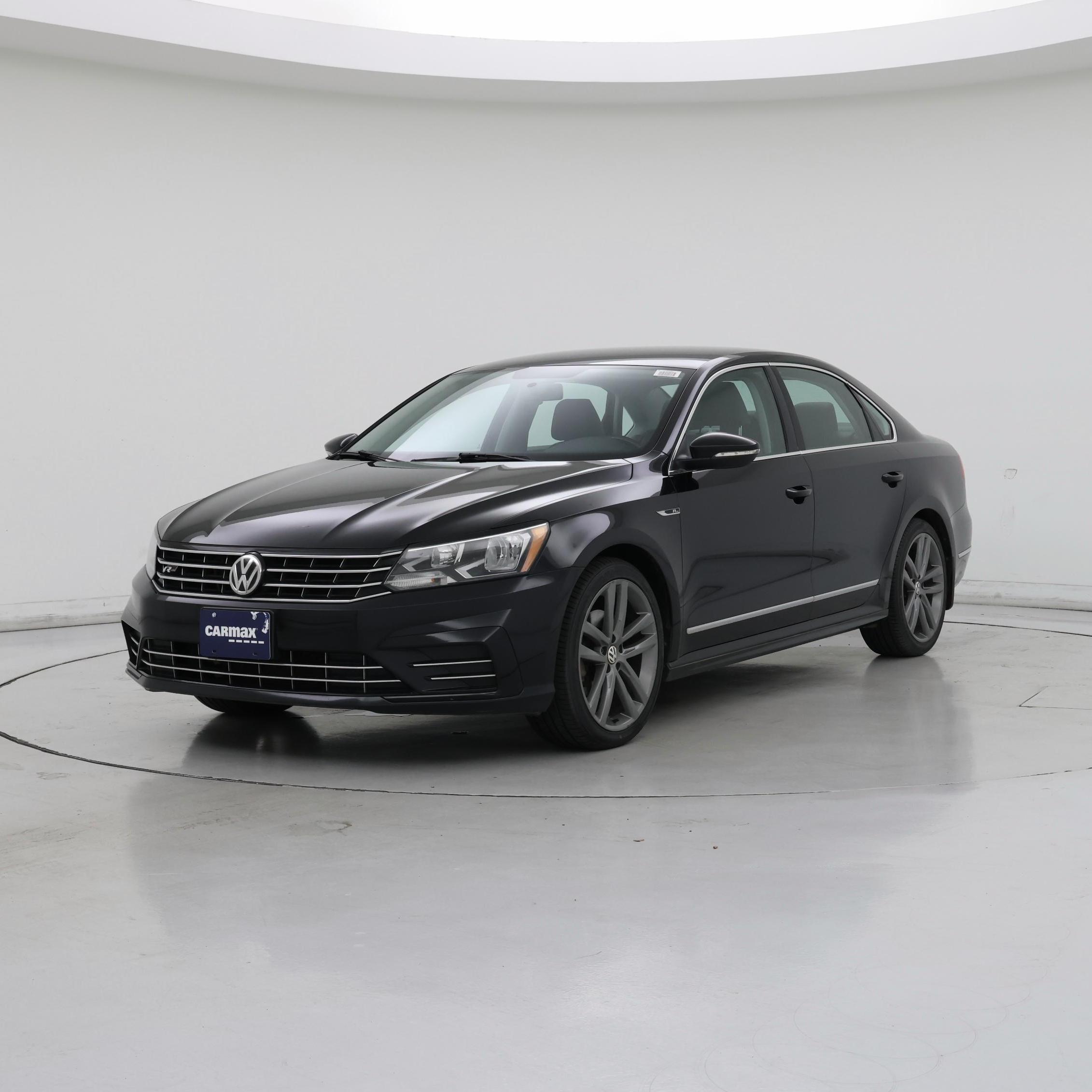 Thumbnail: 2017 Volkswagen Passat - 4