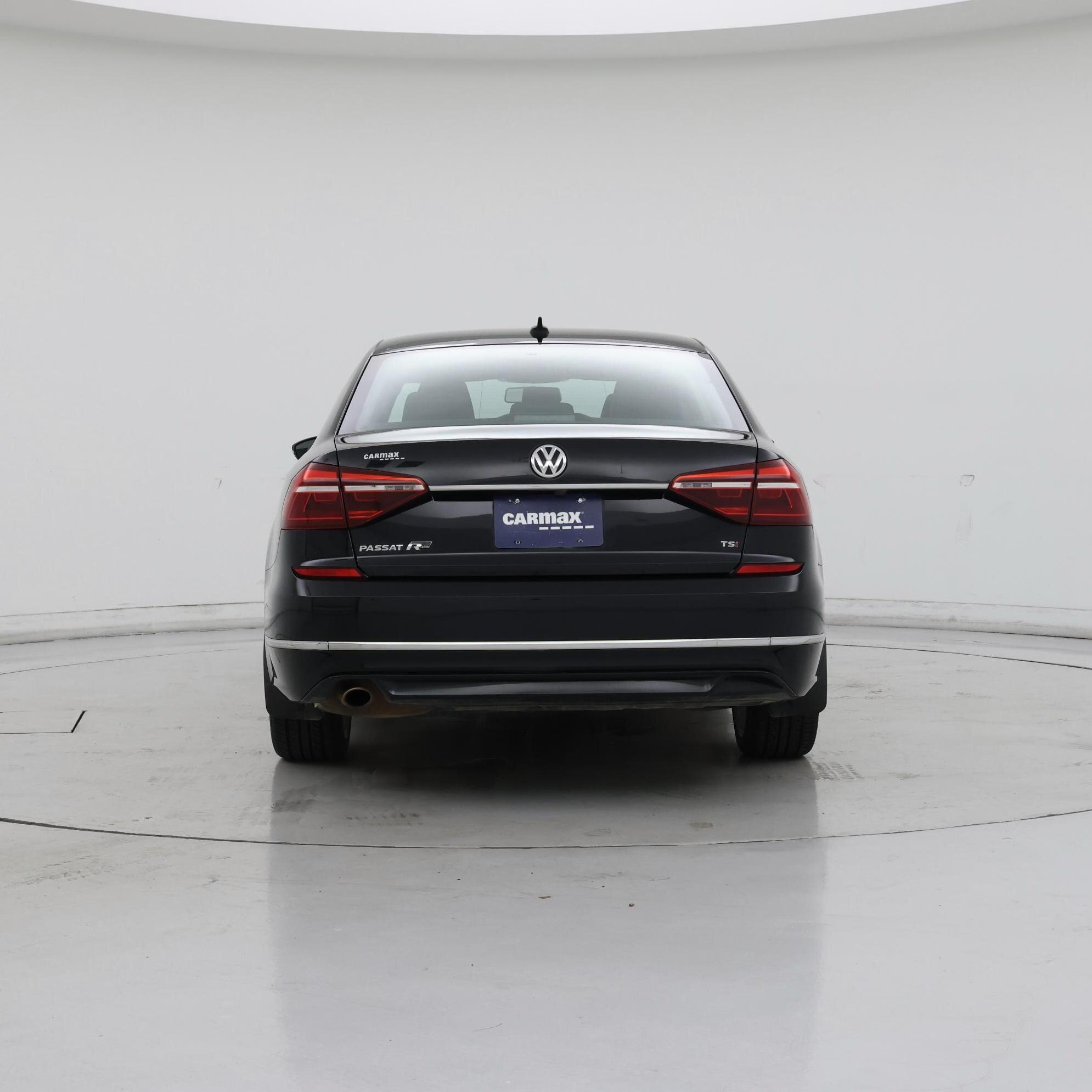 Thumbnail: 2017 Volkswagen Passat - 6
