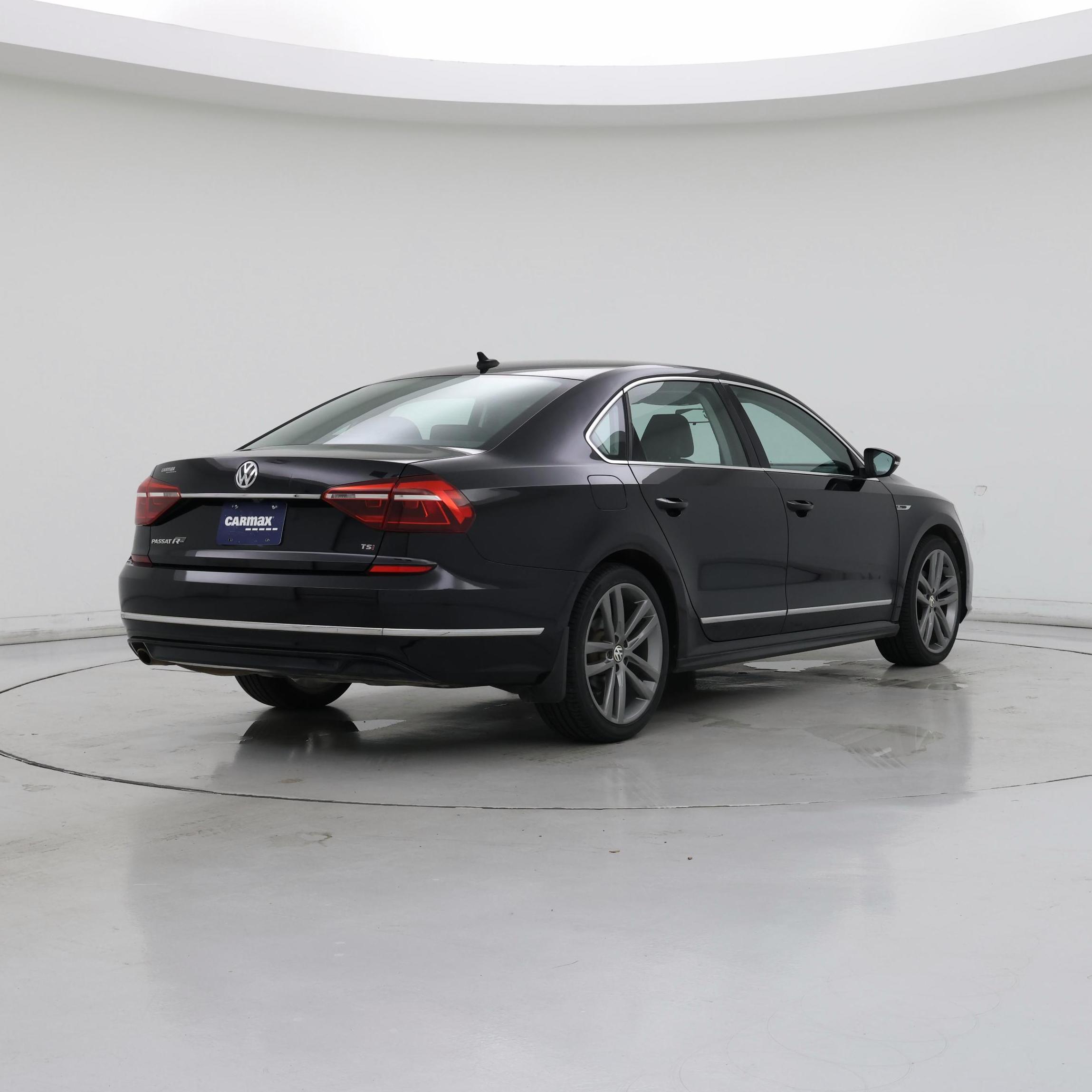 Thumbnail: 2017 Volkswagen Passat - 8
