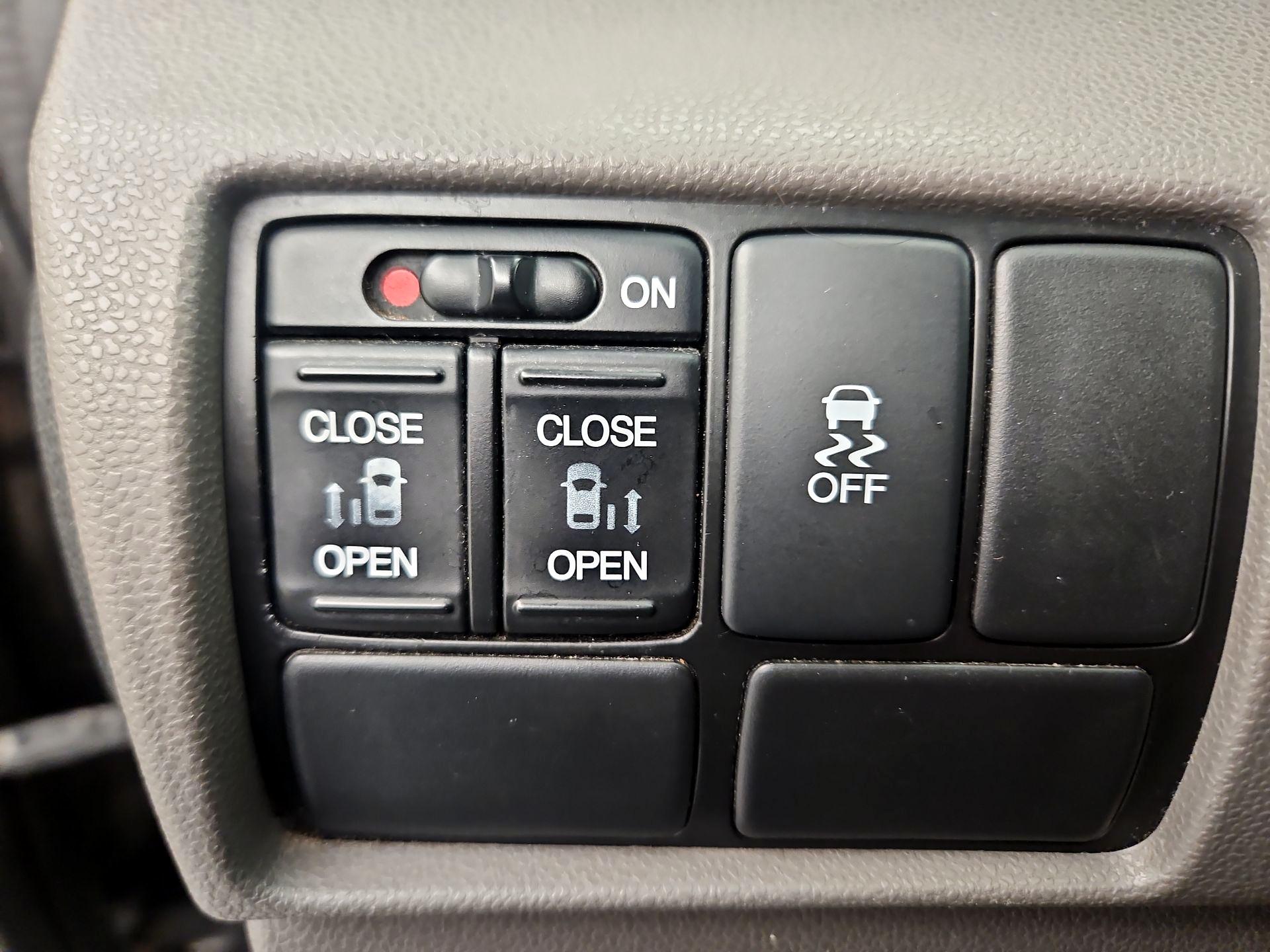 Thumbnail: 2016 Honda Odyssey - 13