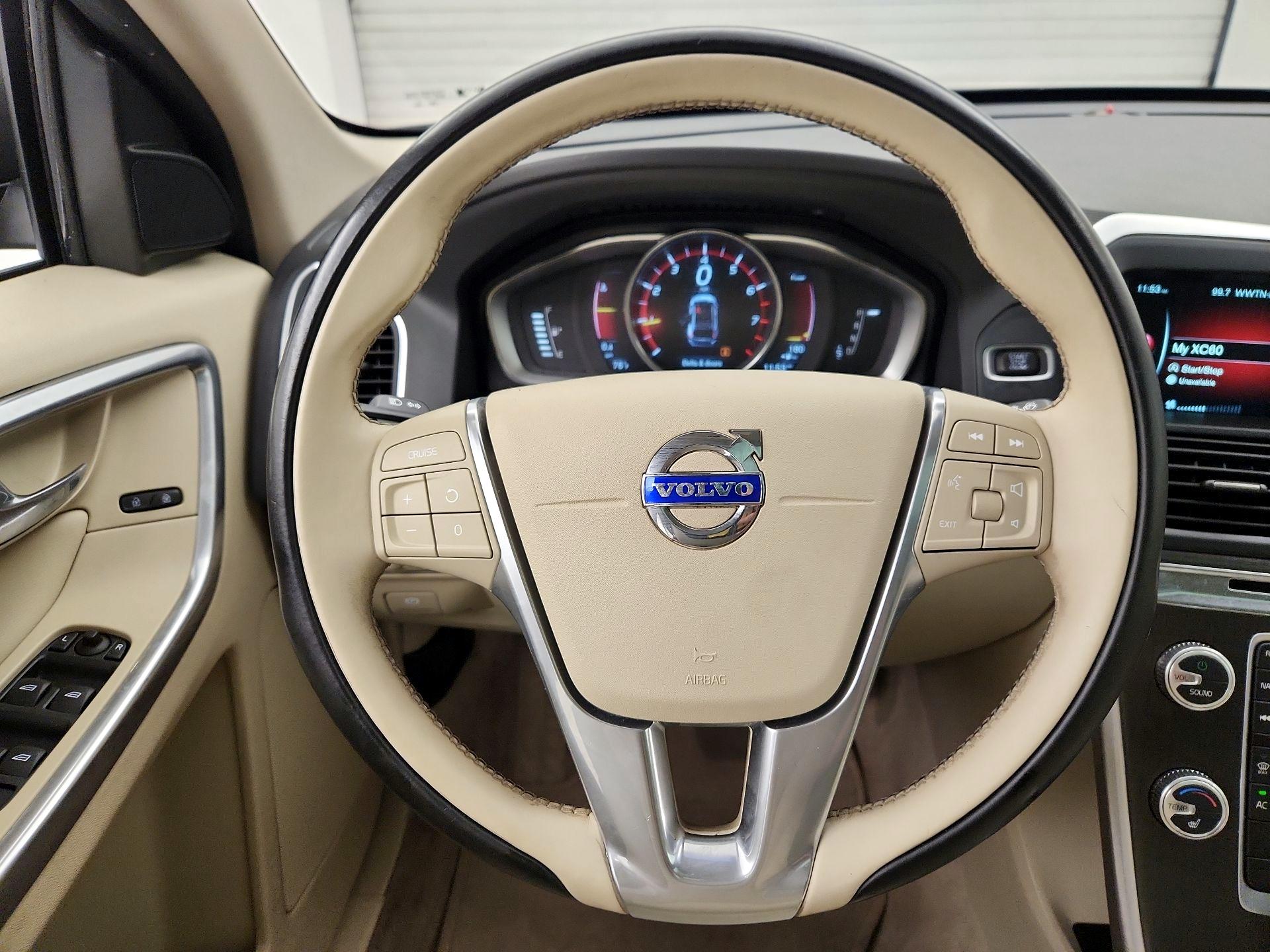 Thumbnail: 2016 Volvo XC60 - 10