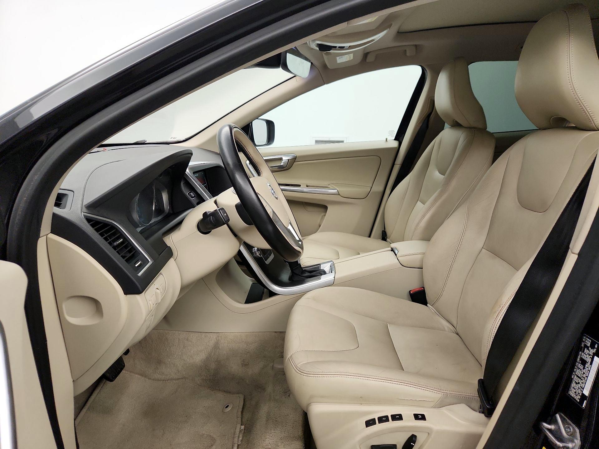 Thumbnail: 2016 Volvo XC60 - 11