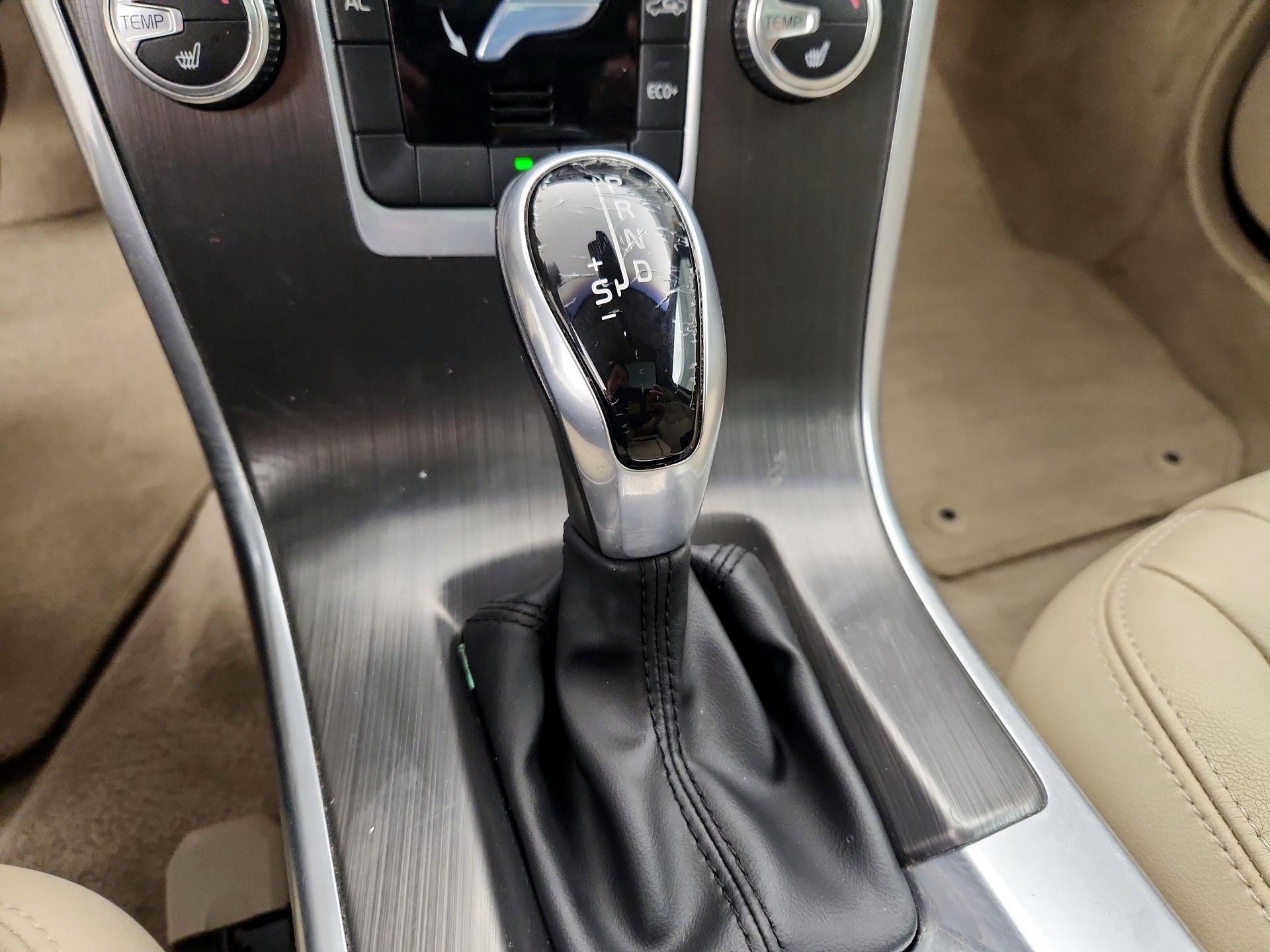 Thumbnail: 2016 Volvo XC60 - 16
