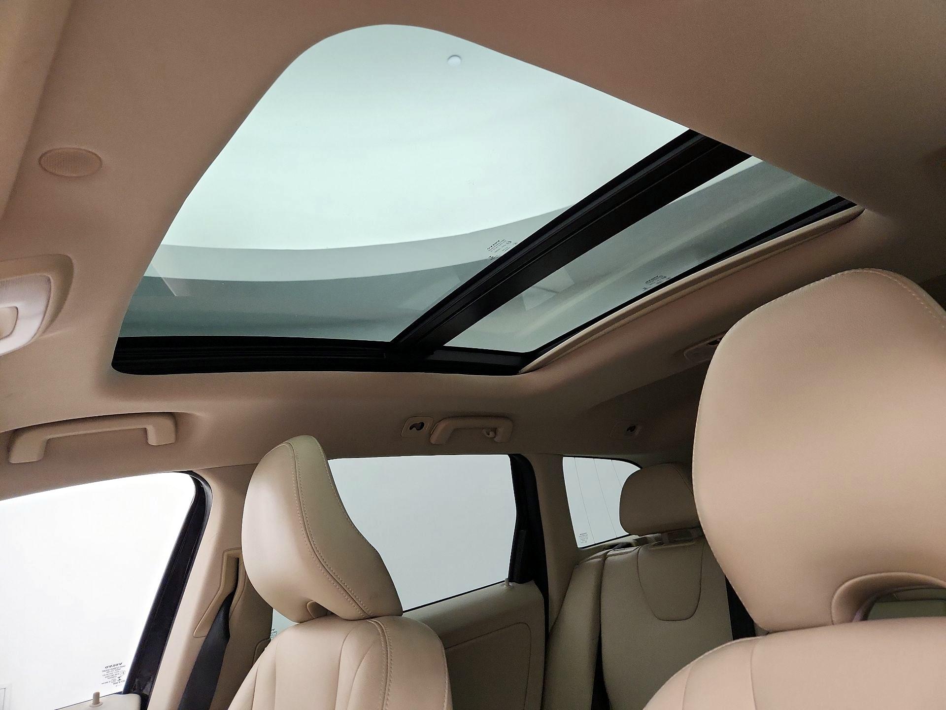 Thumbnail: 2016 Volvo XC60 - 18