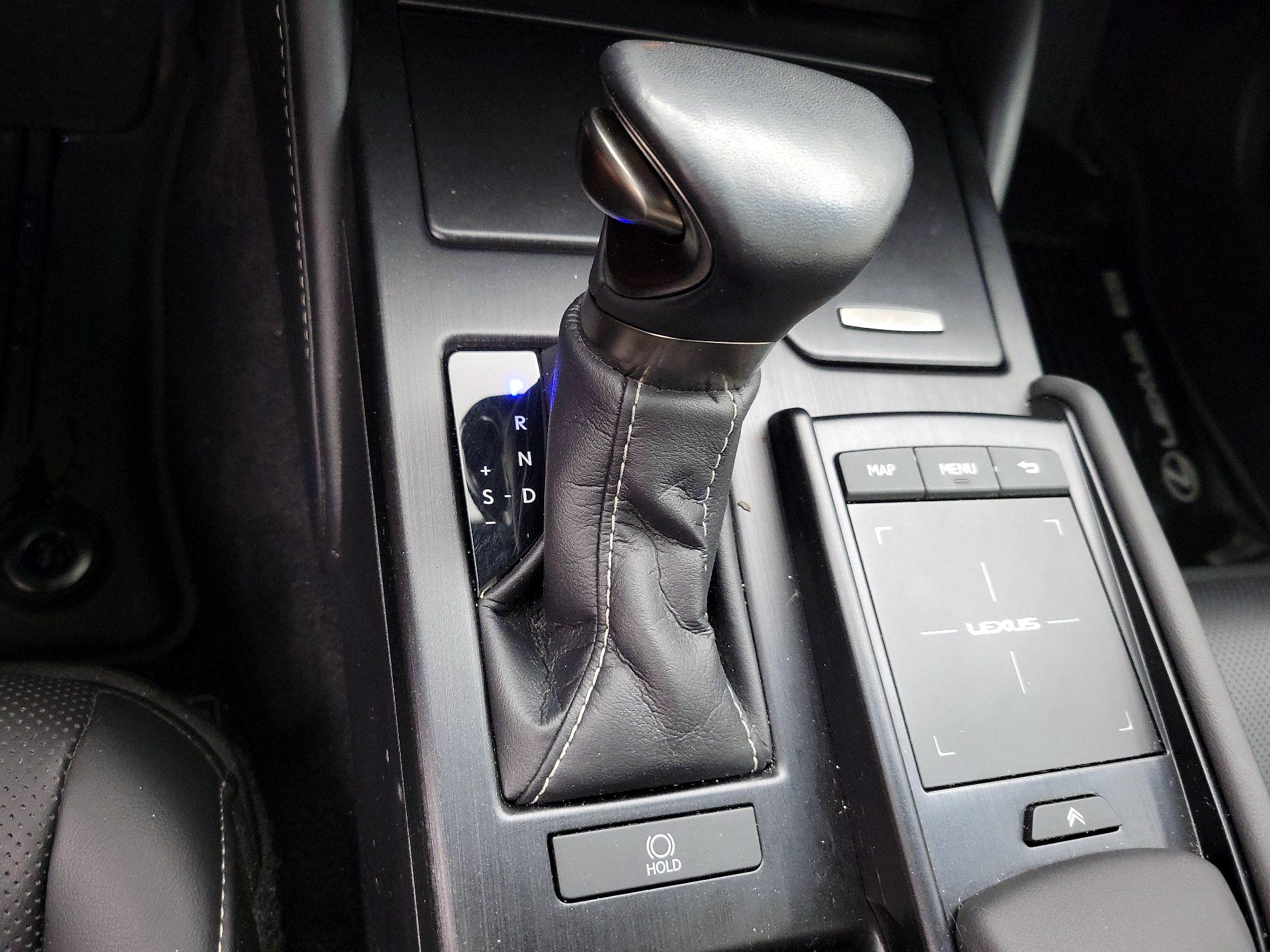 Thumbnail: 2019 Lexus ES - 17