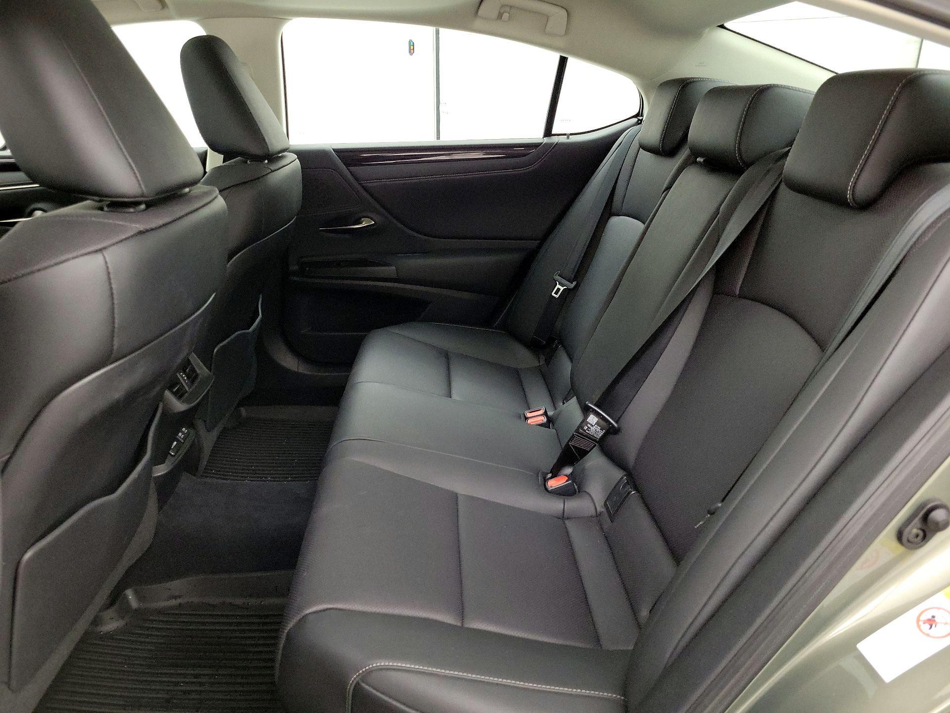 Thumbnail: 2019 Lexus ES - 20