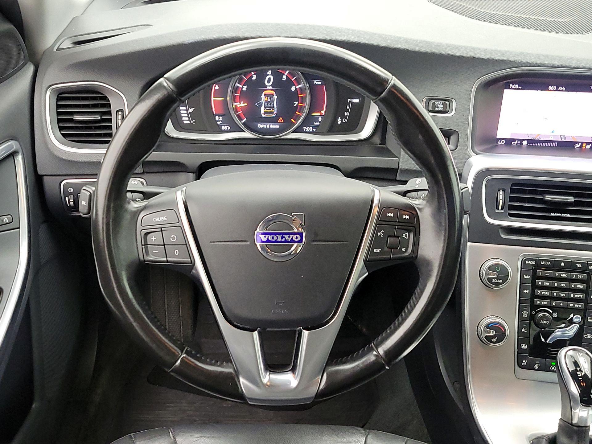 Thumbnail: 2018 Volvo S60 - 10