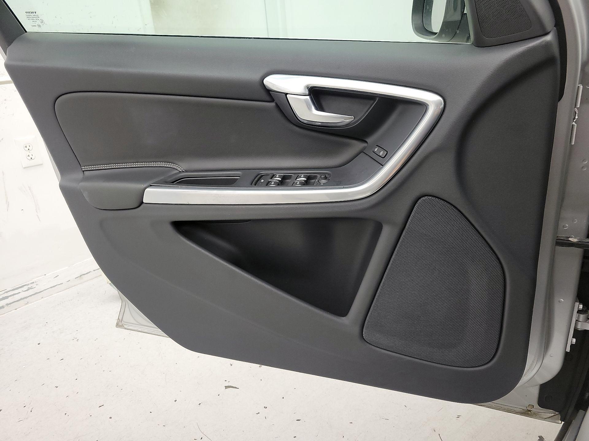 Thumbnail: 2018 Volvo S60 - 12