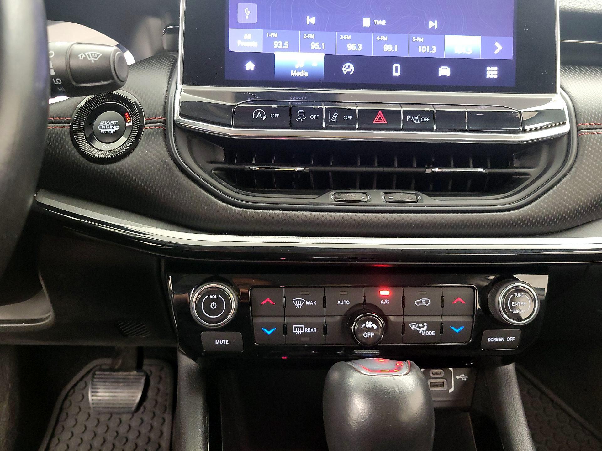 Thumbnail: 2022 Jeep Compass - 16