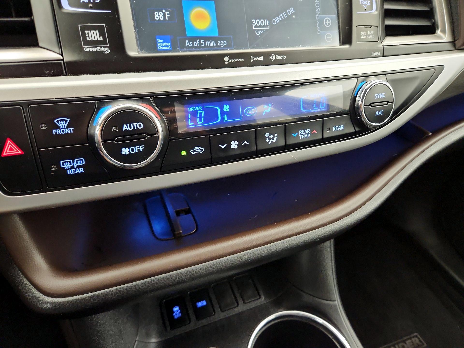Thumbnail: 2018 Toyota Highlander - 17