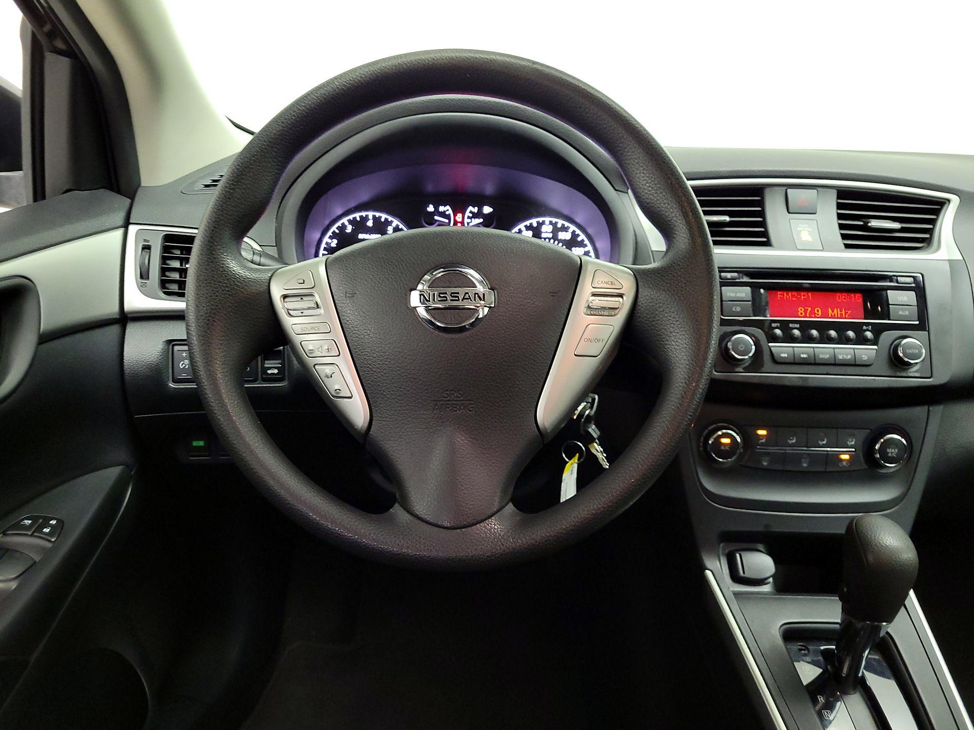 Thumbnail: 2016 Nissan Sentra - 10