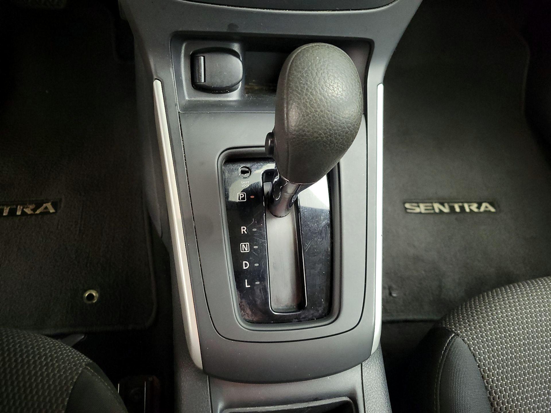 Thumbnail: 2016 Nissan Sentra - 16