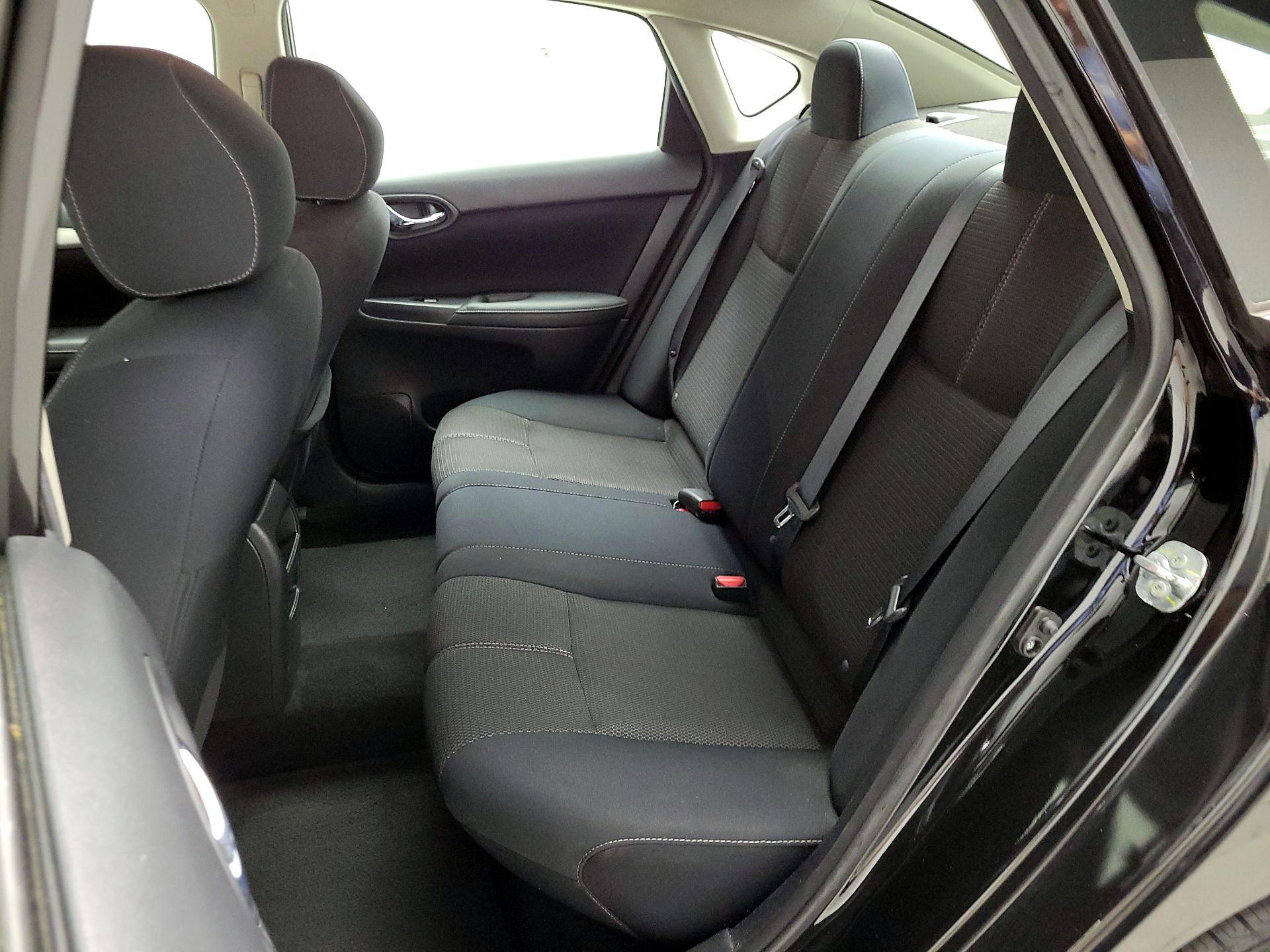 Thumbnail: 2016 Nissan Sentra - 18