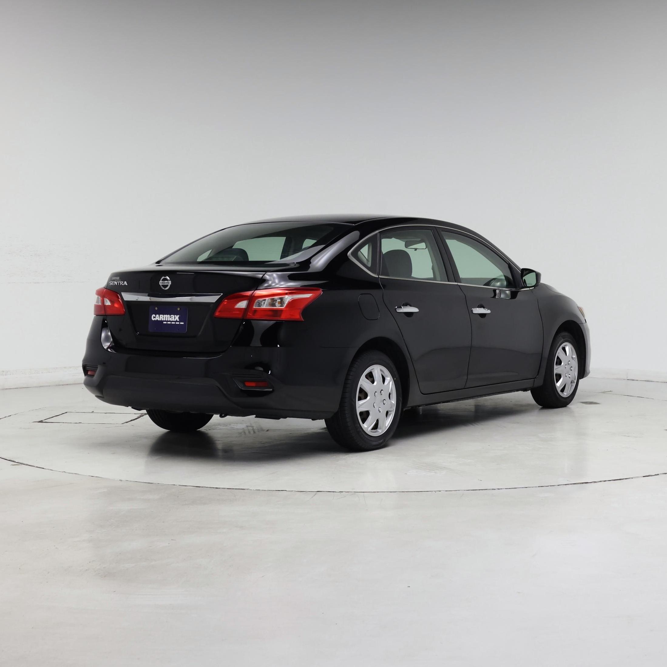 Thumbnail: 2016 Nissan Sentra - 8
