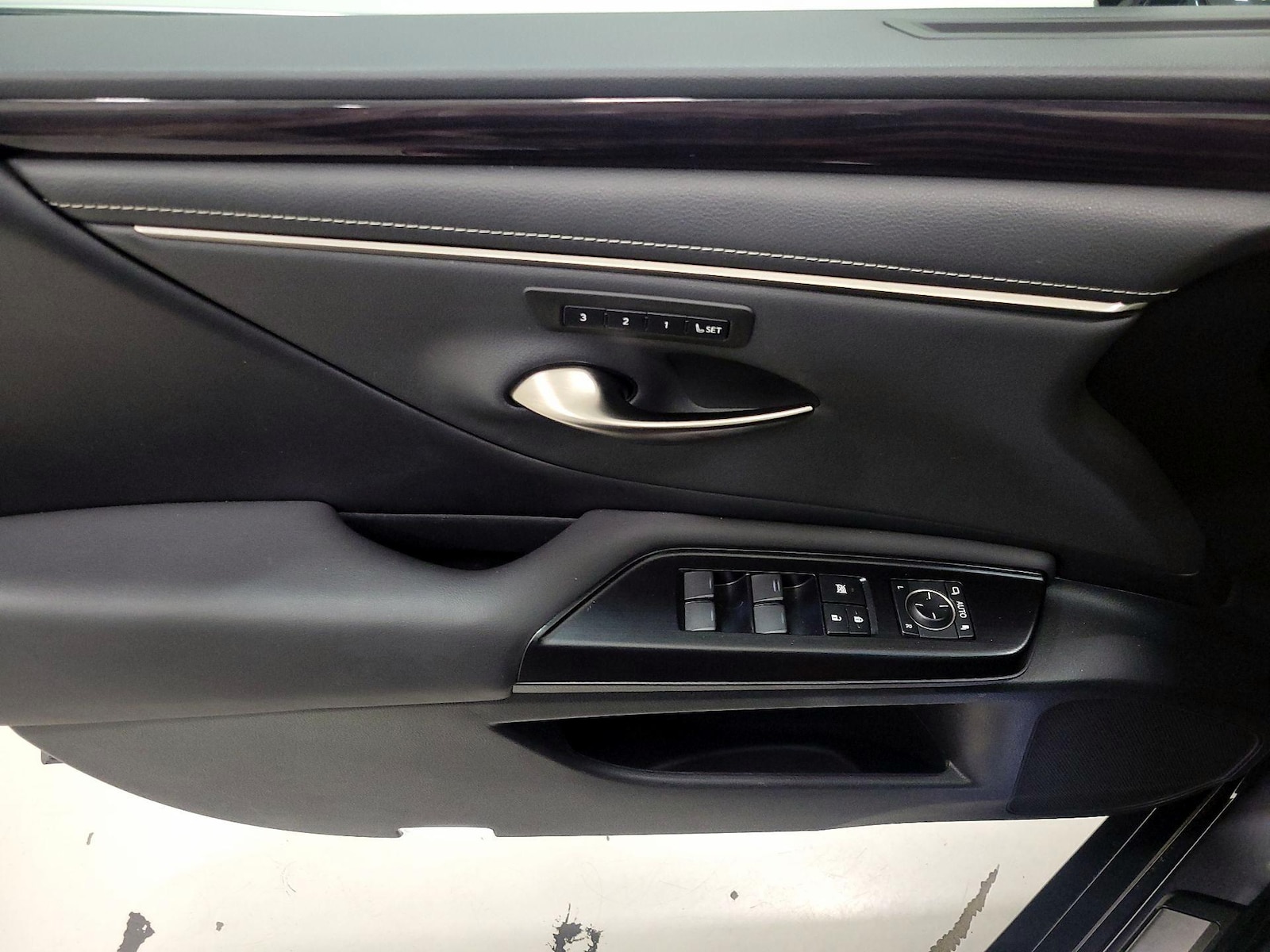 2020 Lexus ES 350 - Photo 13
