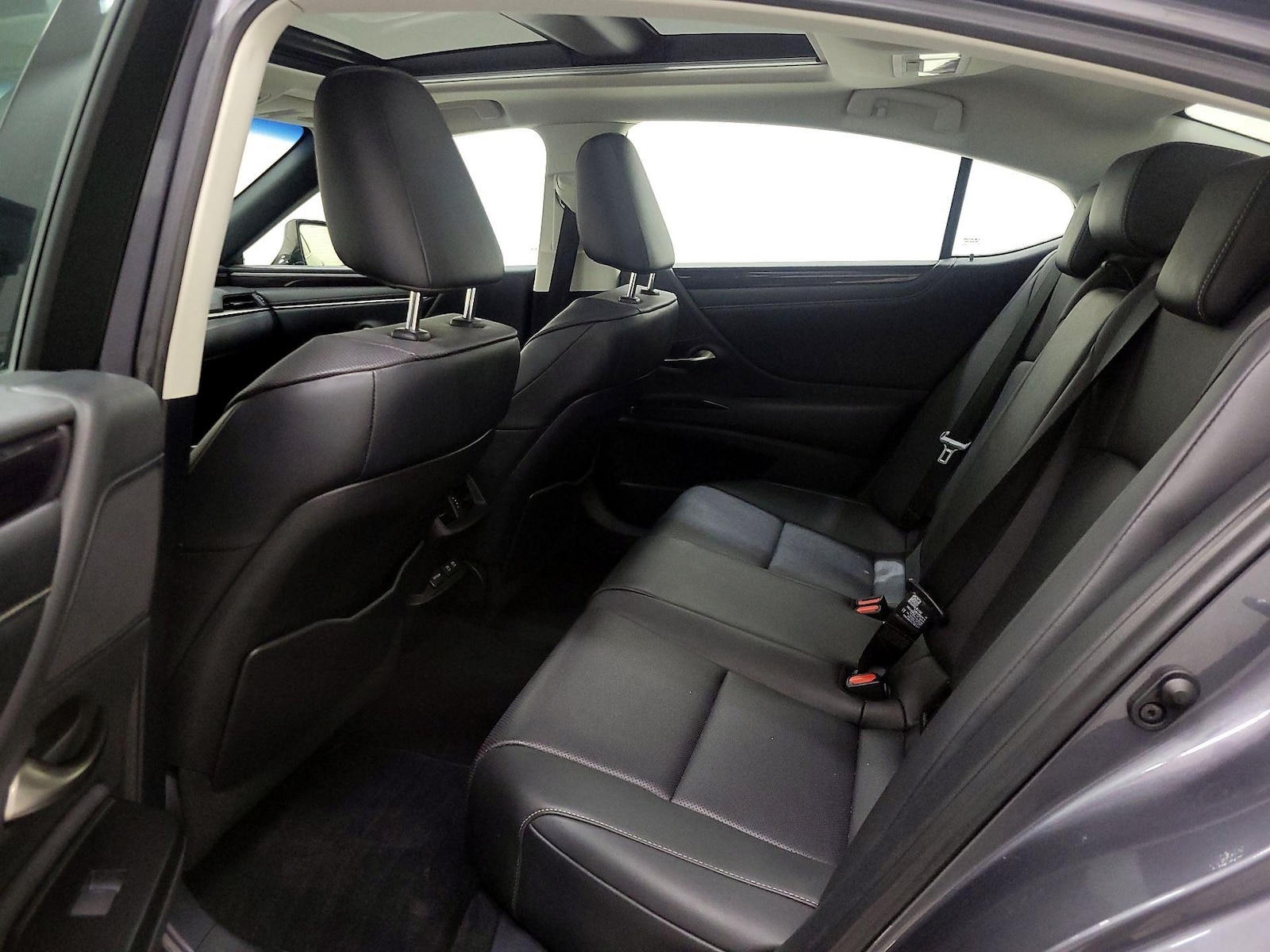 2020 Lexus ES 350 - Photo 22