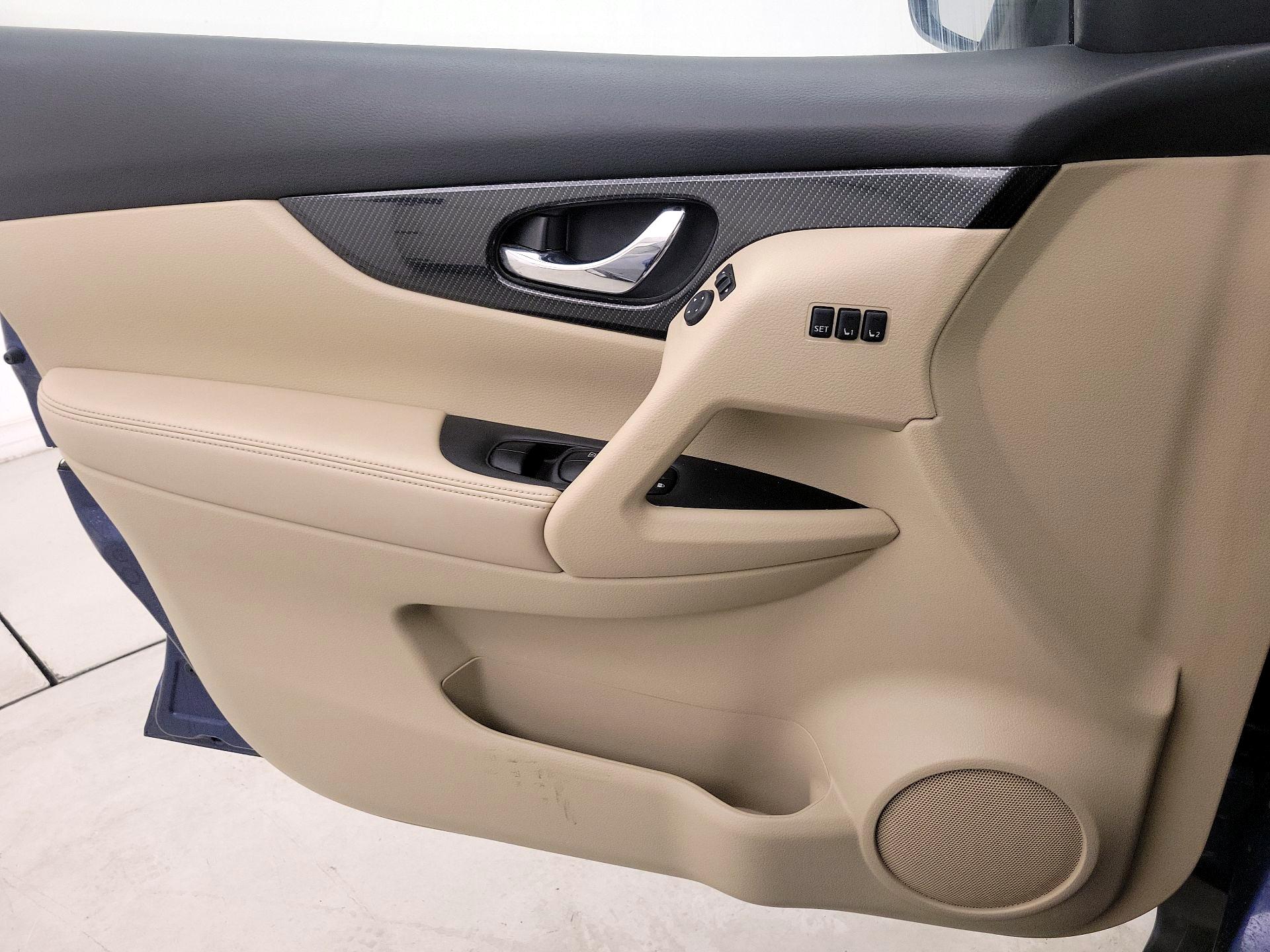 Thumbnail: 2019 Nissan Rogue - 12