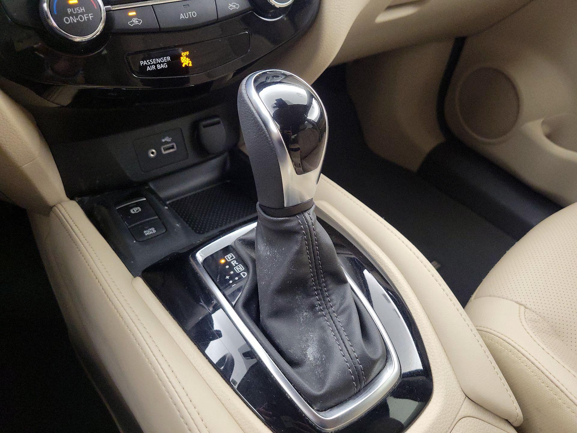 Thumbnail: 2019 Nissan Rogue - 17