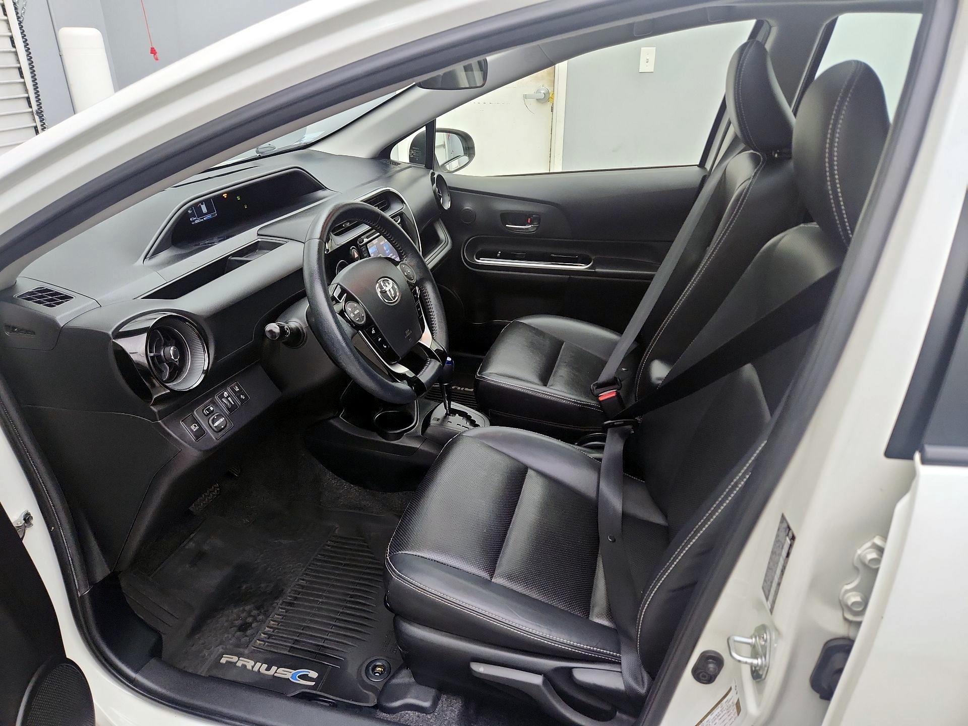 Thumbnail: 2018 Toyota Prius c - 11